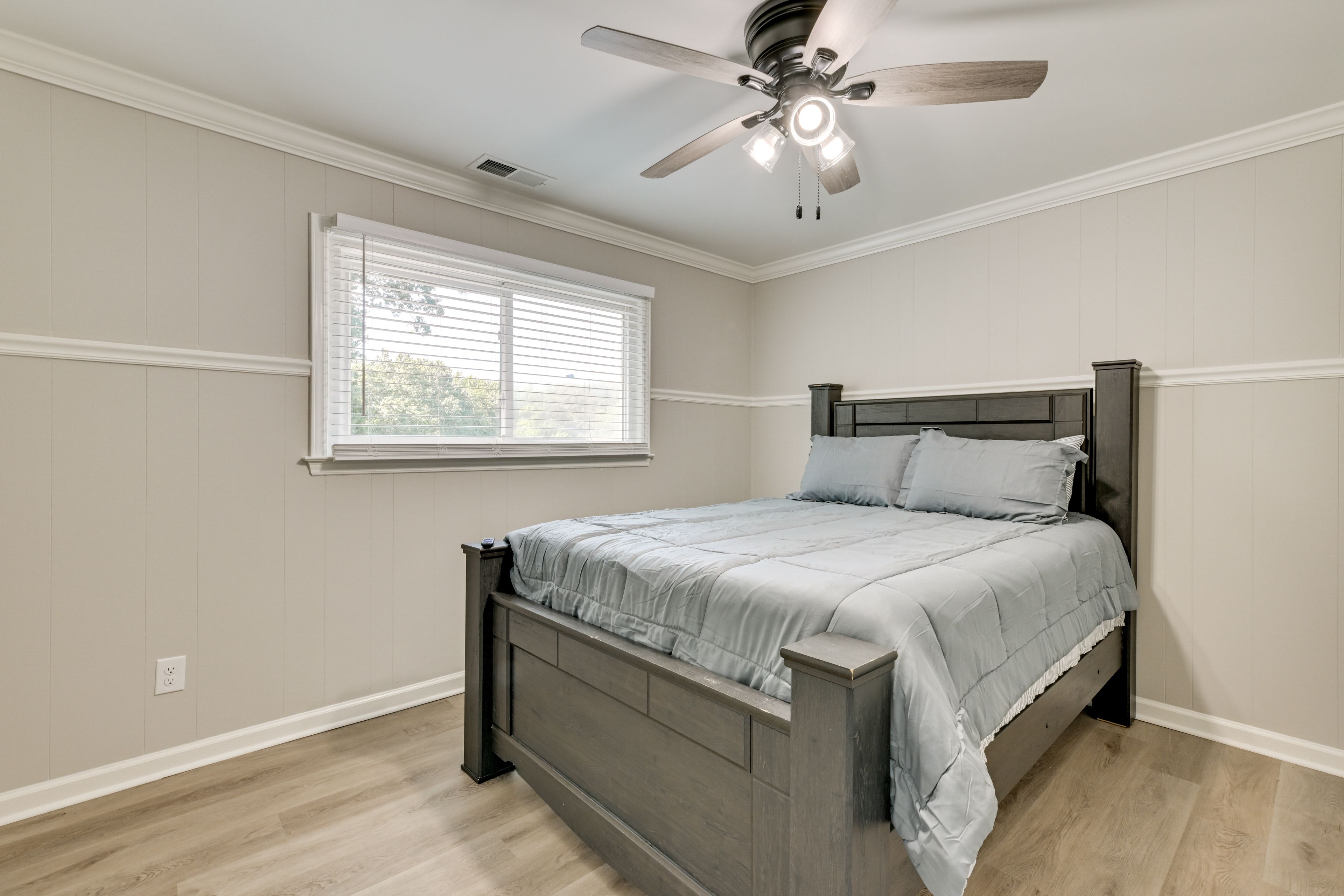 Bedroom 3 | Queen Bed