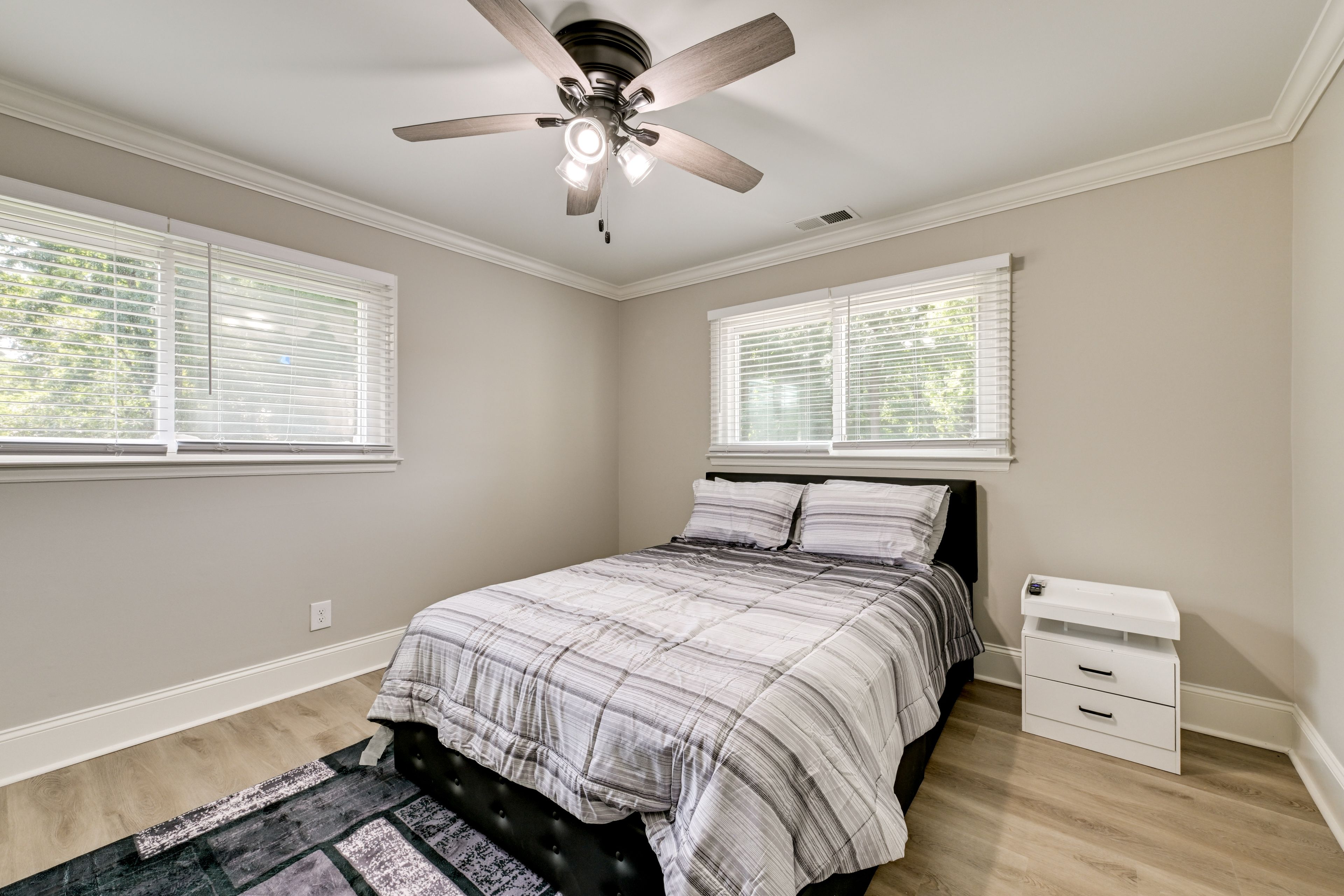 Bedroom 4 | Queen Bed