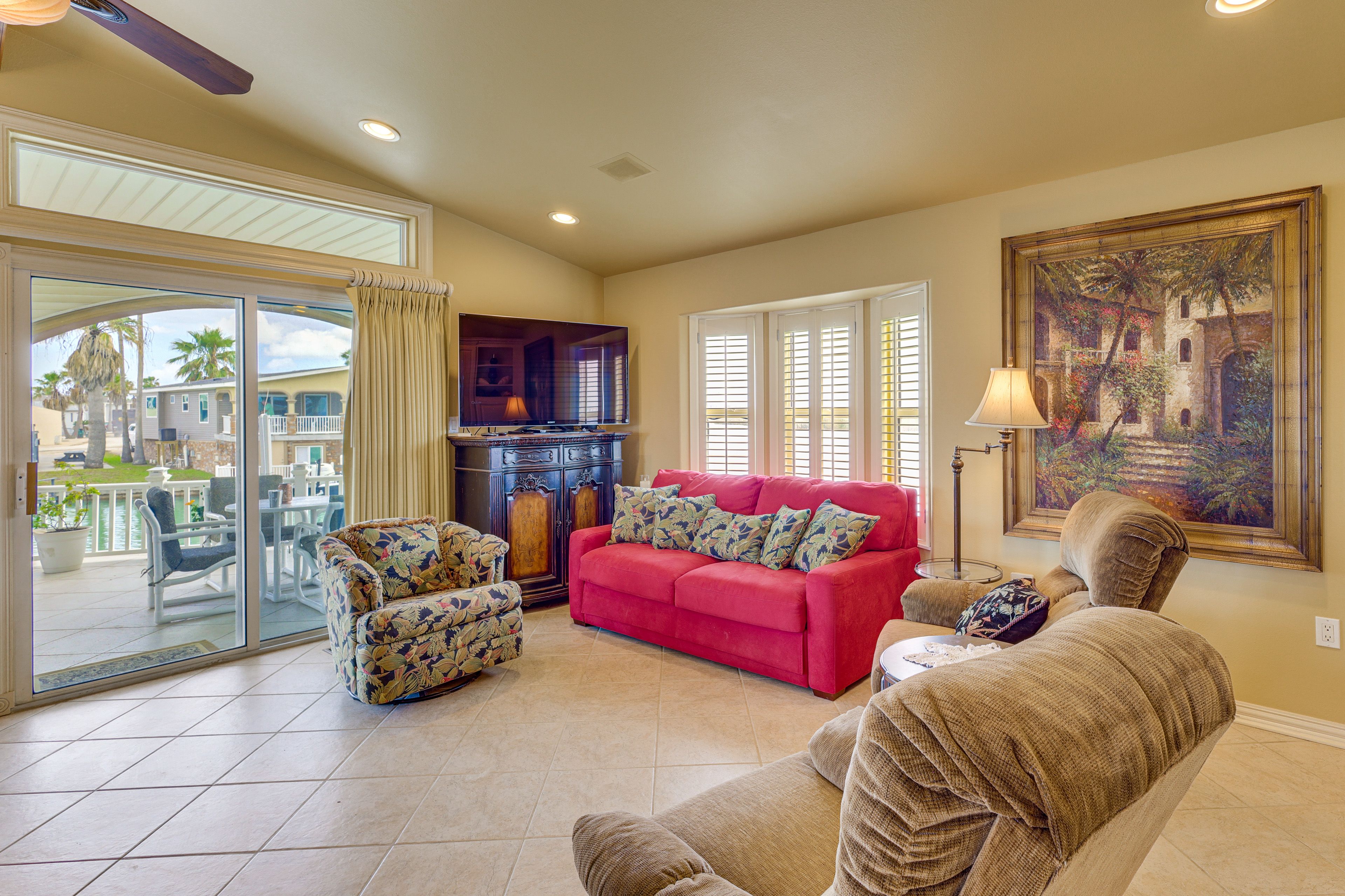 Living Room | Queen Sleeper Sofa | Single-Story Home