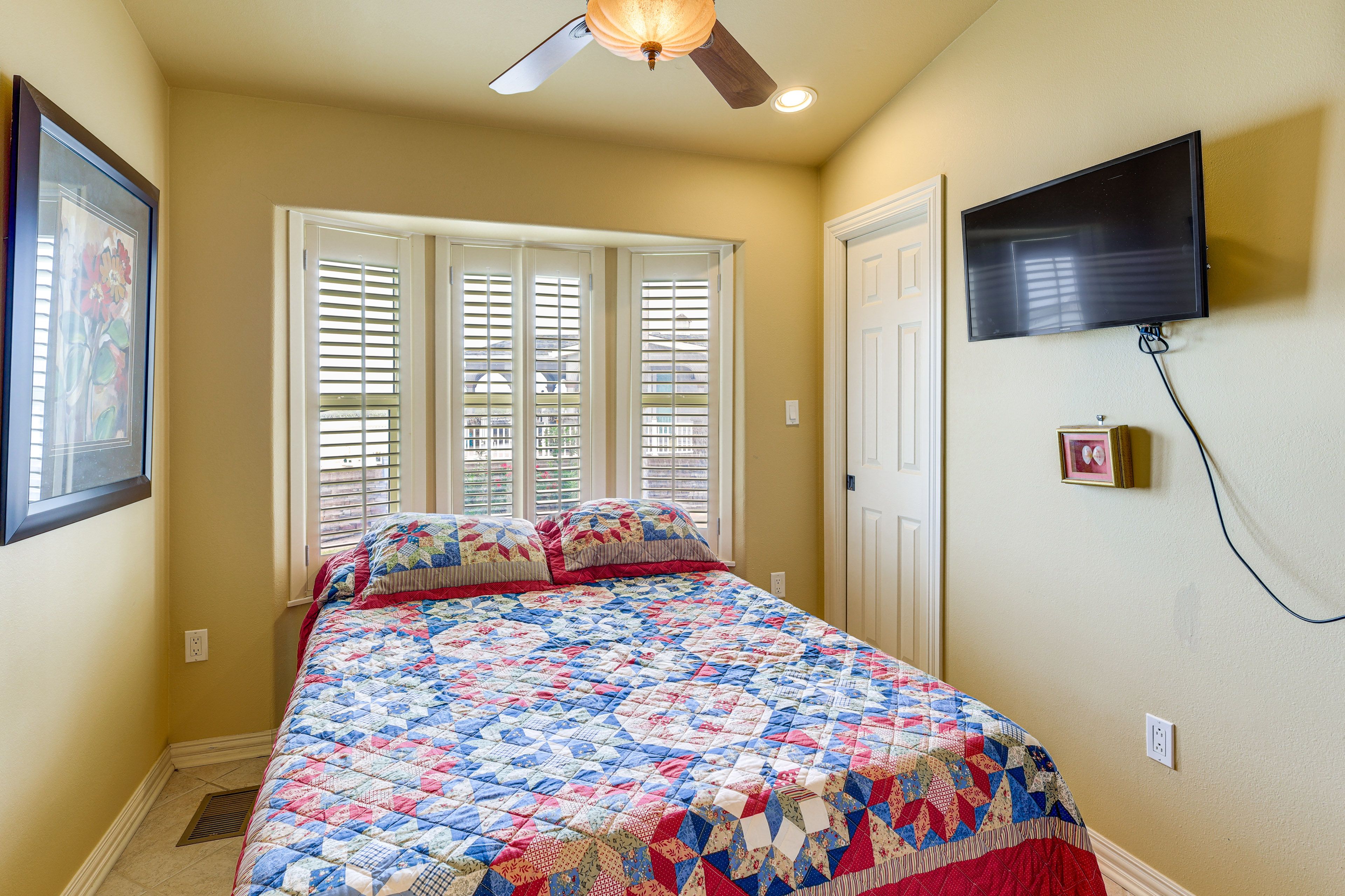 Bedroom 2 | Queen Bed