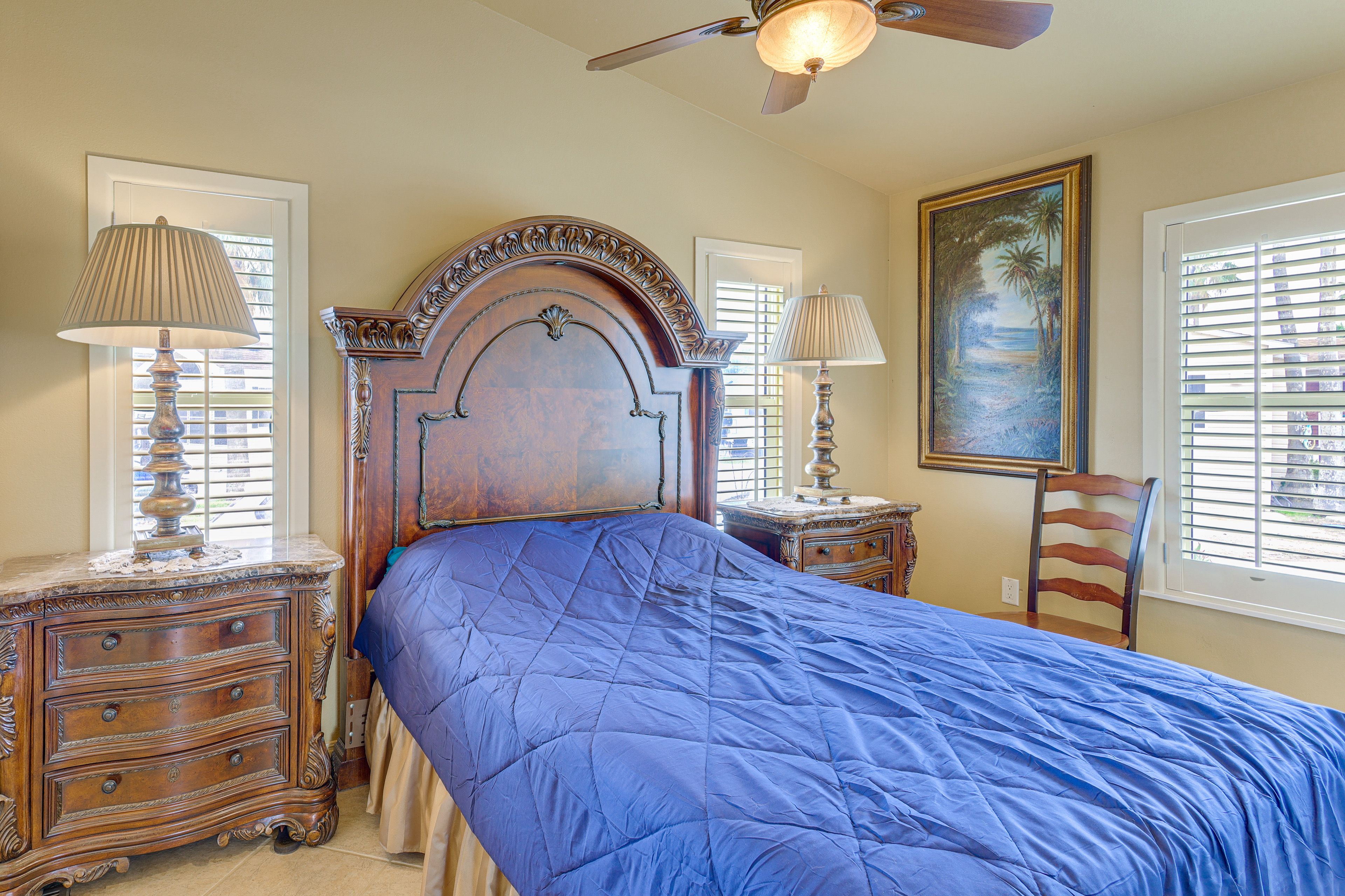 Bedroom 1 | Queen Bed