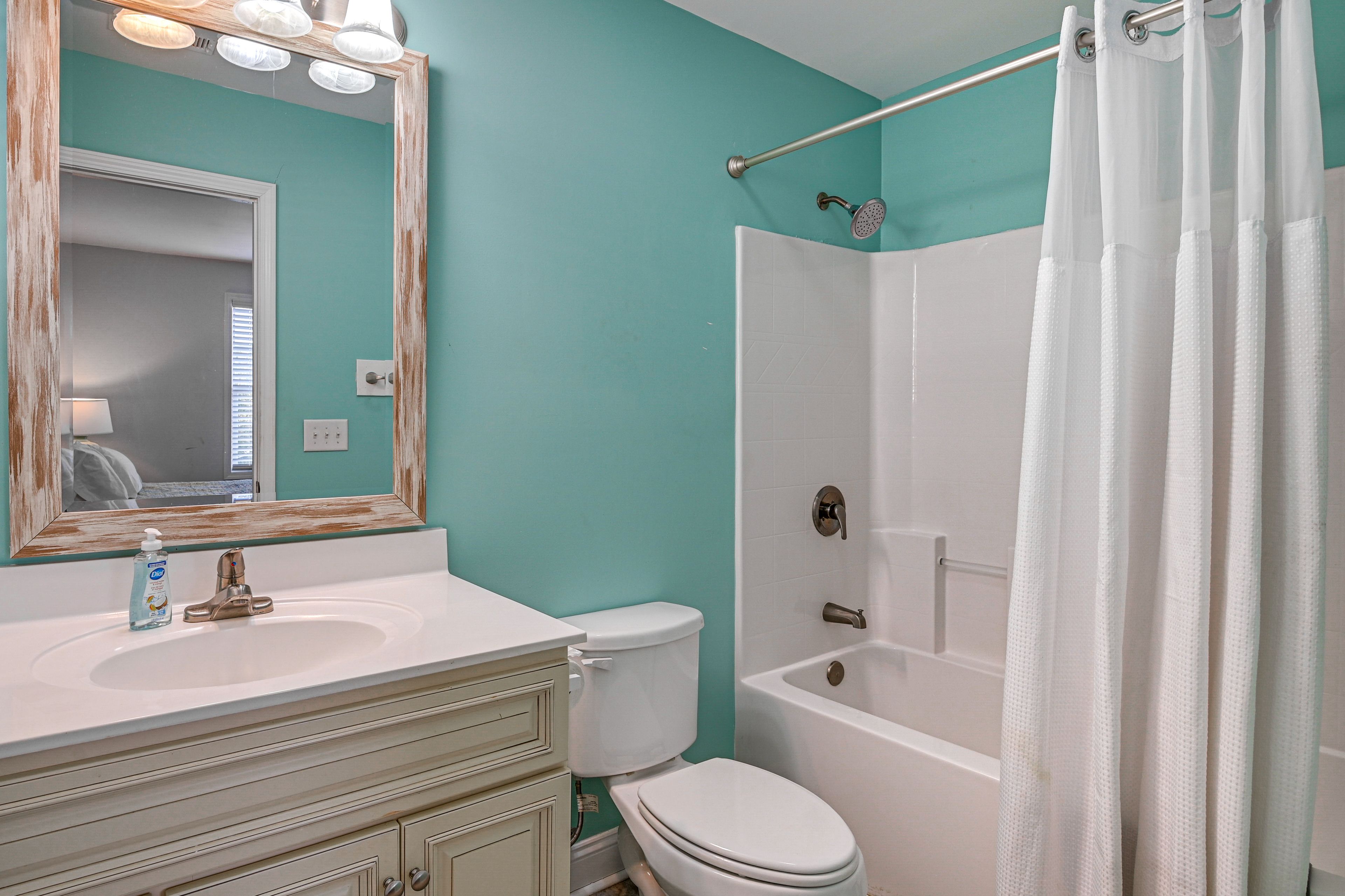 En-Suite Bathroom | 2nd Floor