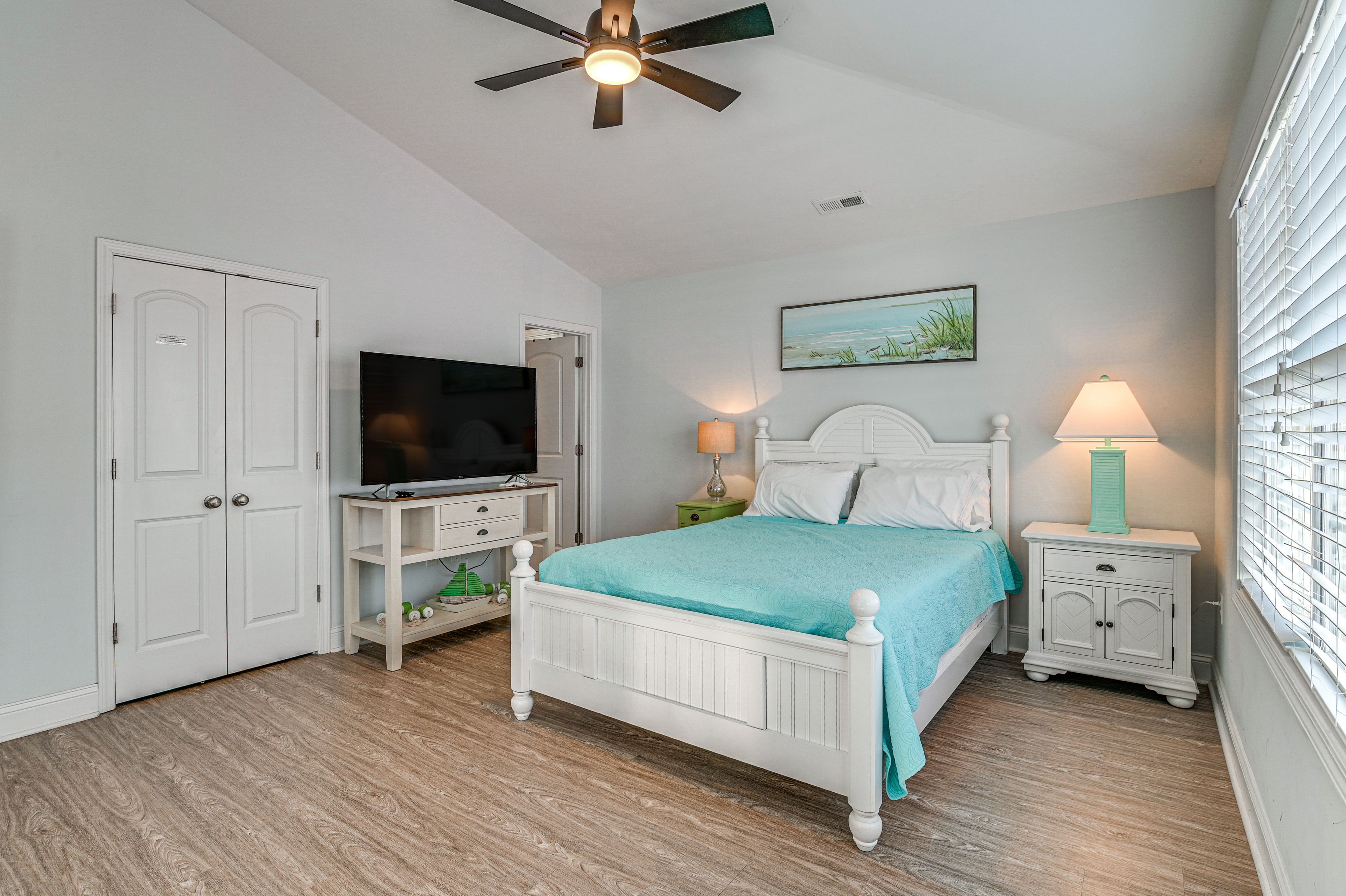 Bedroom 2 | 2nd Floor | Queen Bed