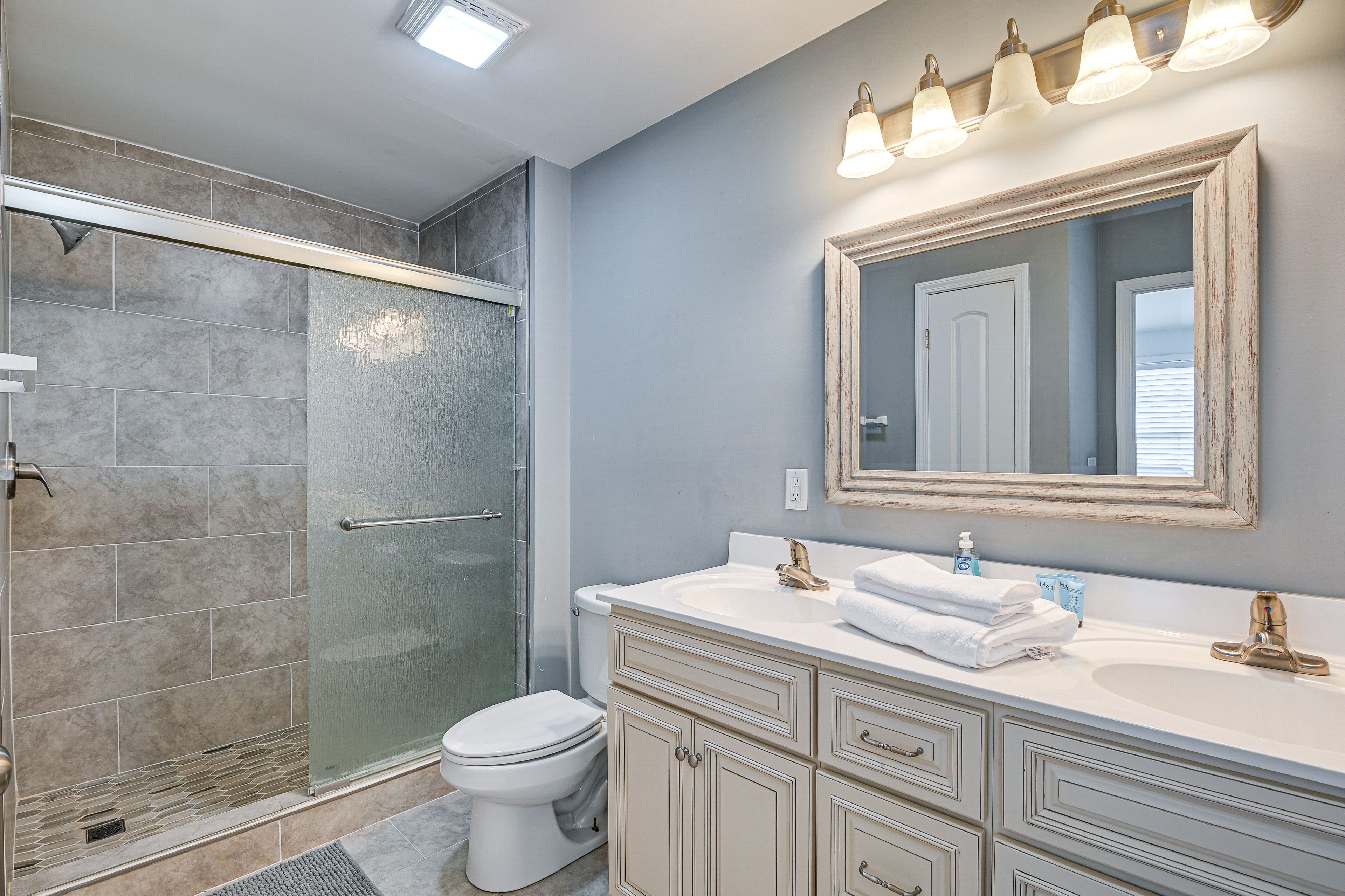 En-Suite Bathroom | 2nd Floor