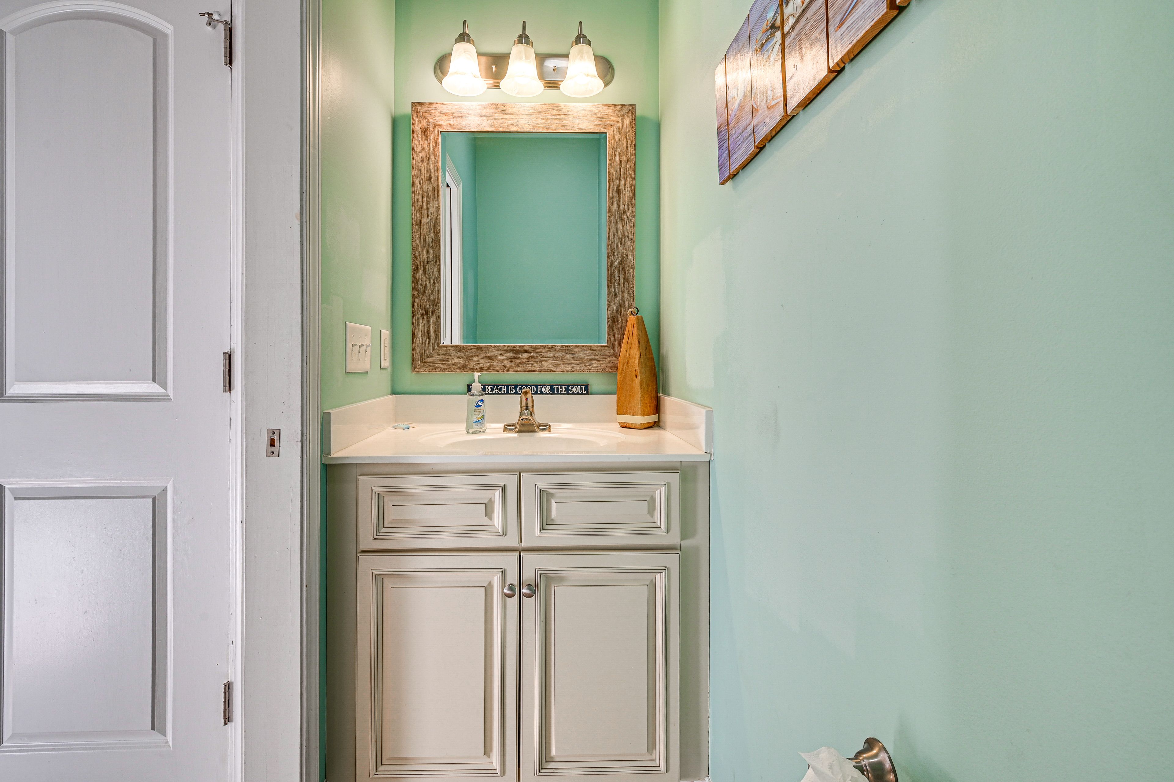 Half Bathroom | 1st Floor