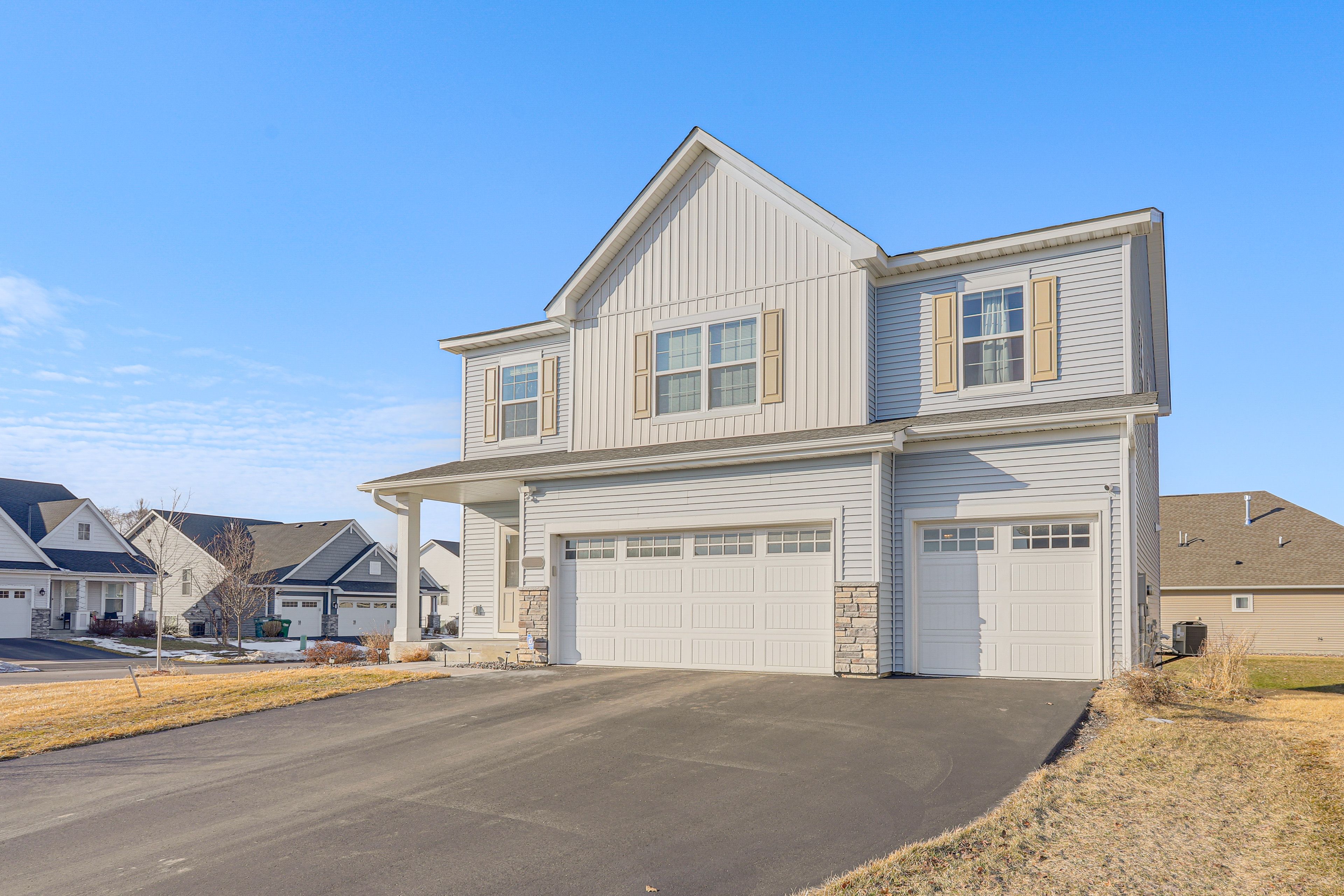 Parking | Driveway (3 Vehicles) | Garage (3 Vehicles)