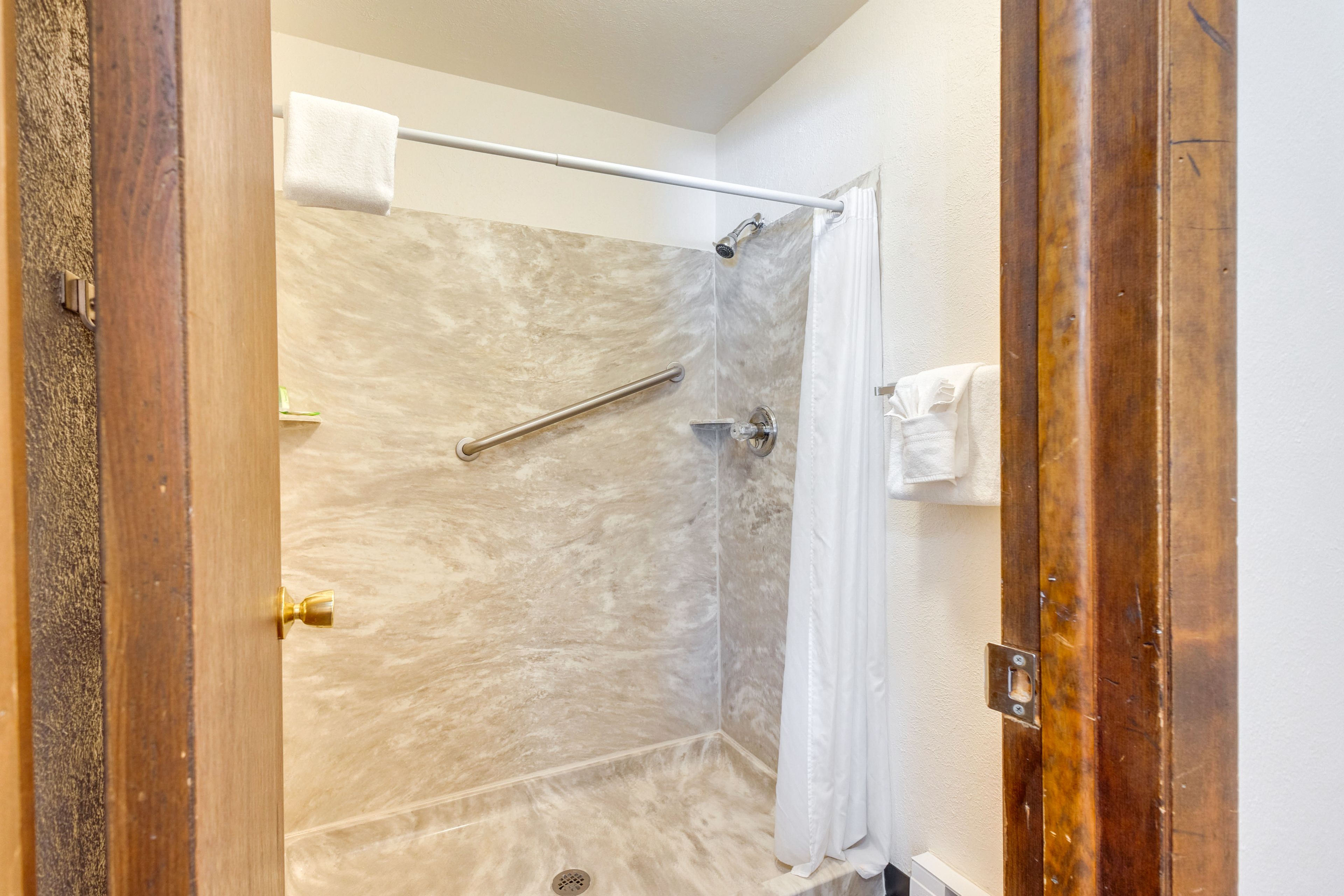 Bathroom | Main Level