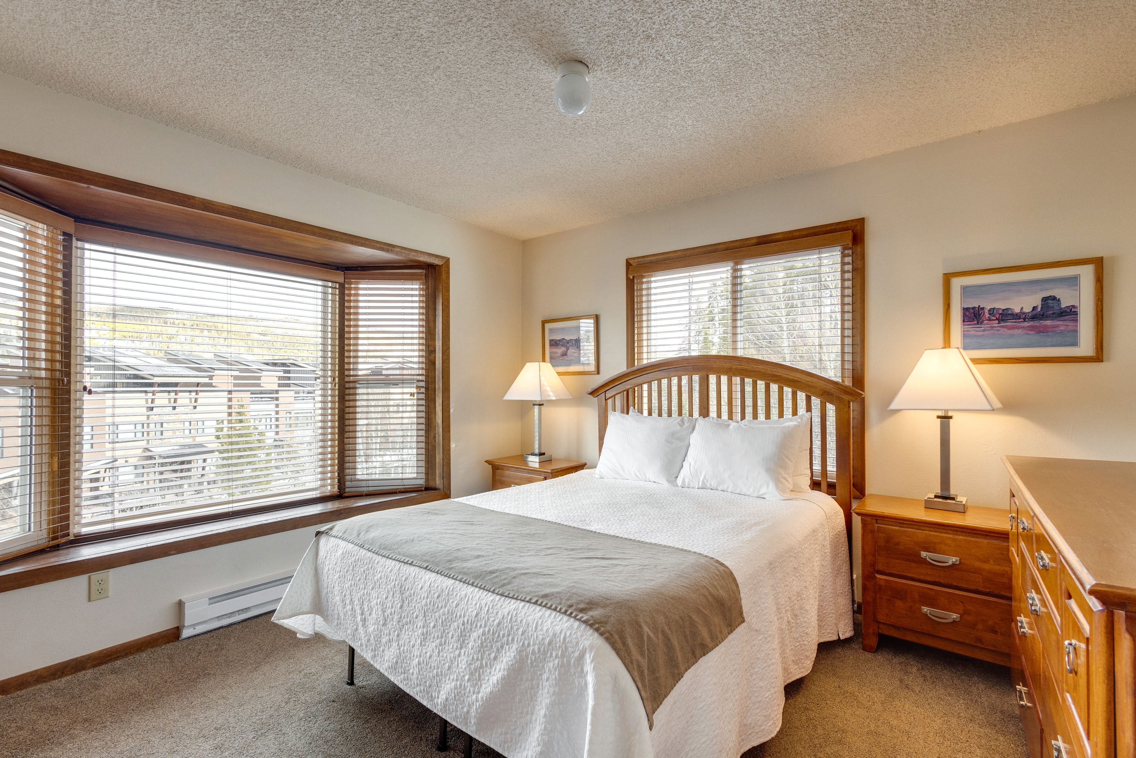 Bedroom 1 | Queen Bed | Upper Level