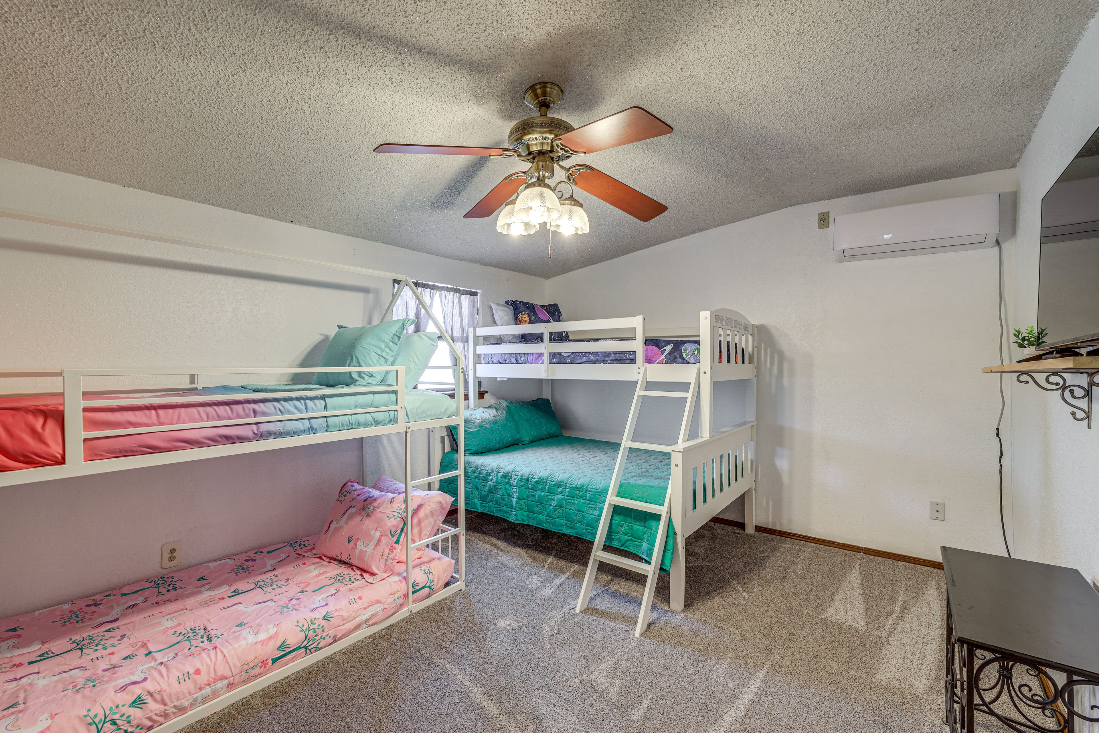 Bedroom 2 | Twin Bunk Bed | Twin/Full Bunk Bed