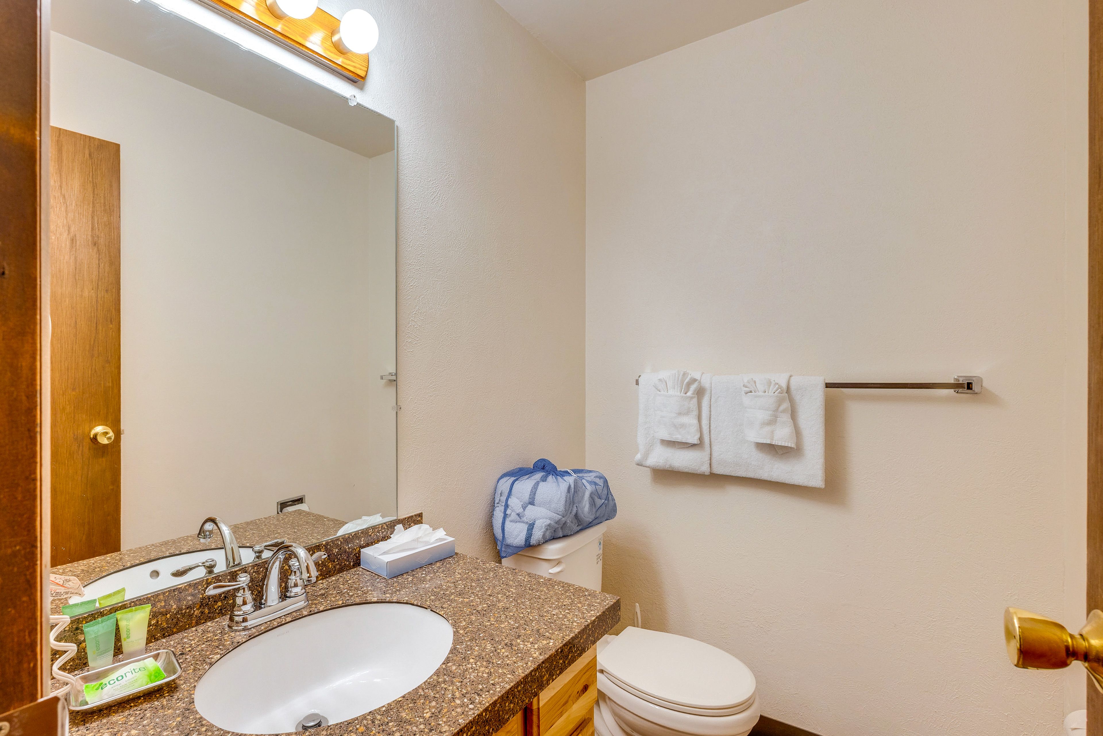 Half Bathroom | 1st Floor