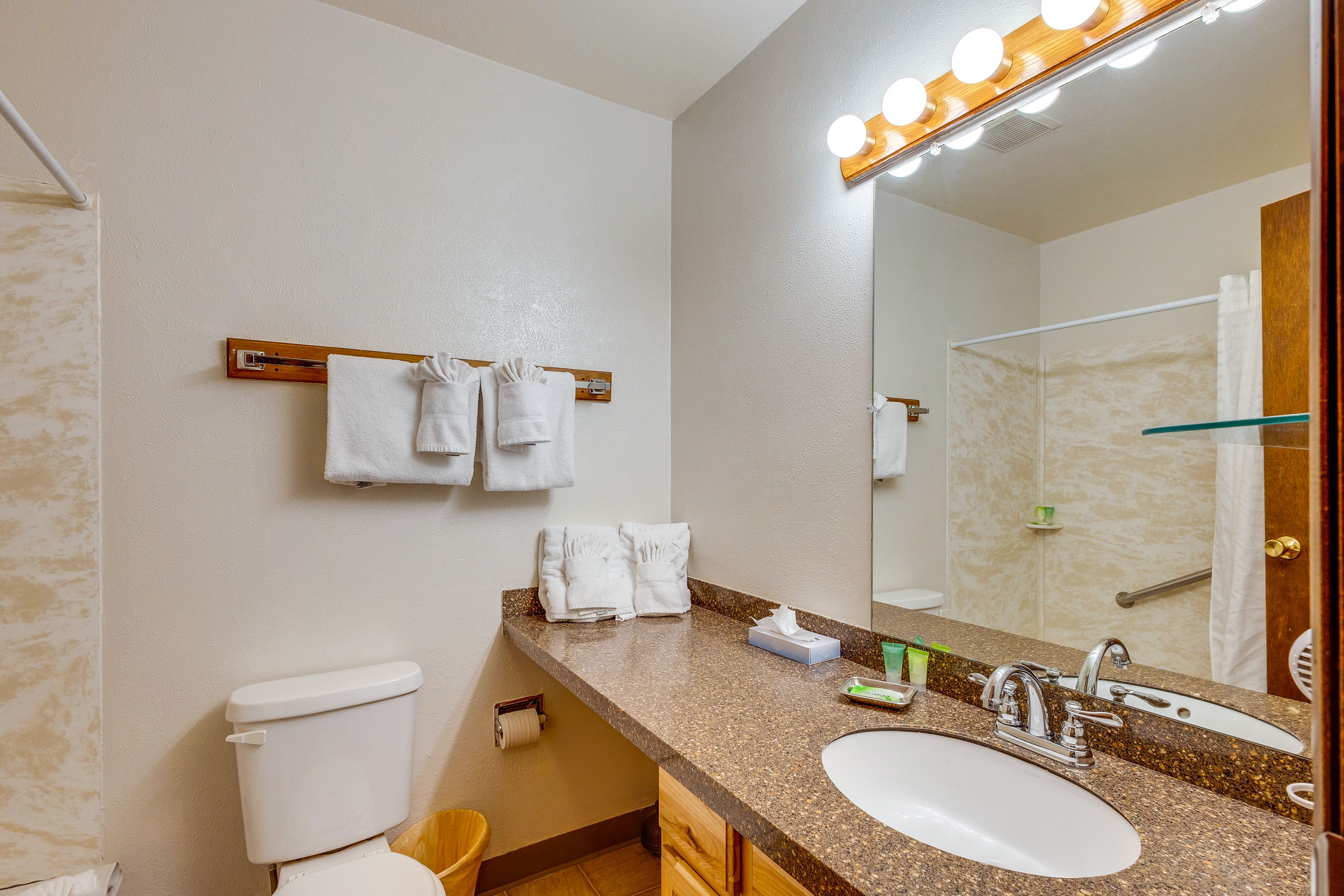 Full Bathroom | 2nd Floor
