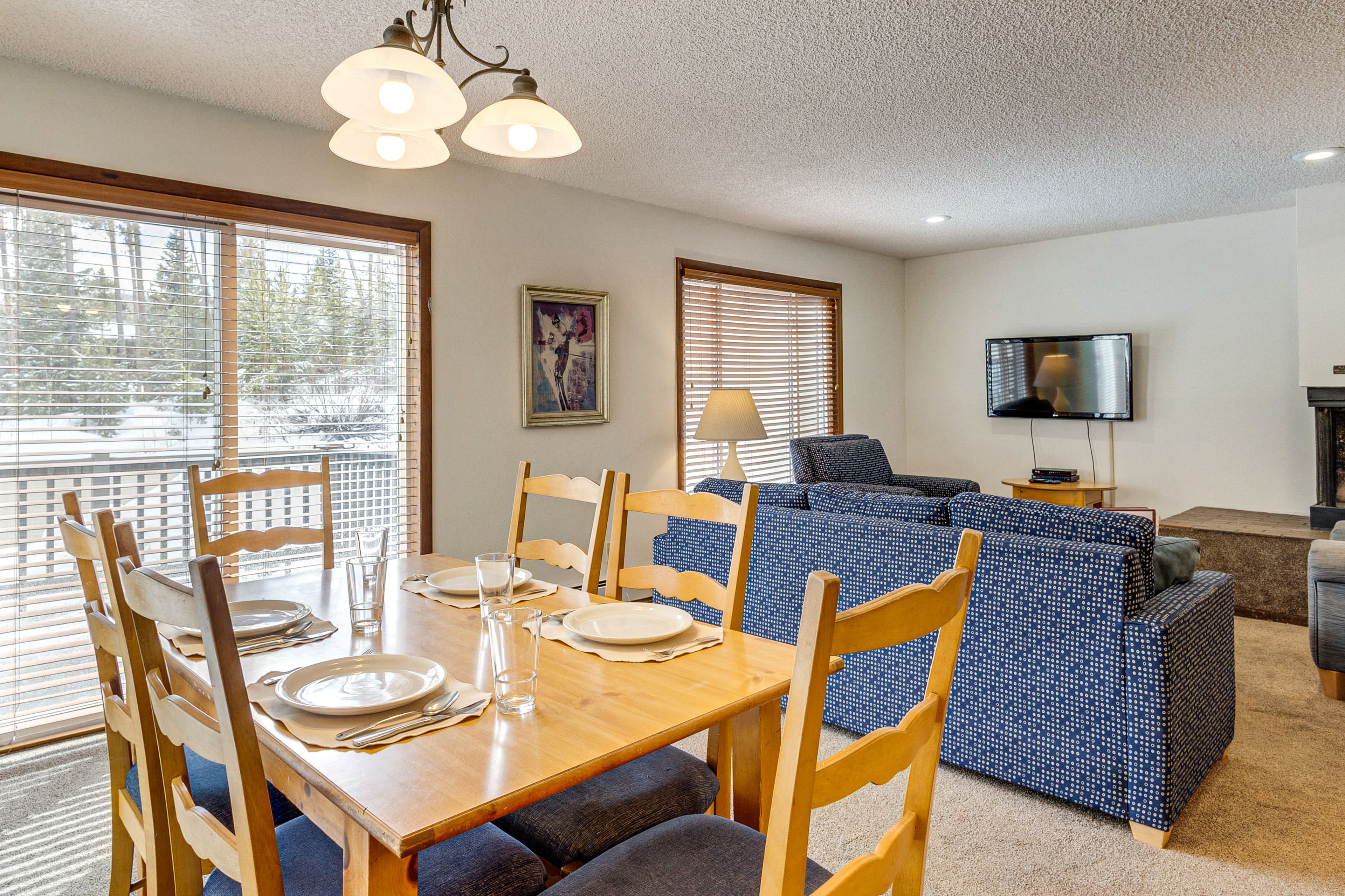 Dining Area | Dishware/Flatware Provided | Main Level