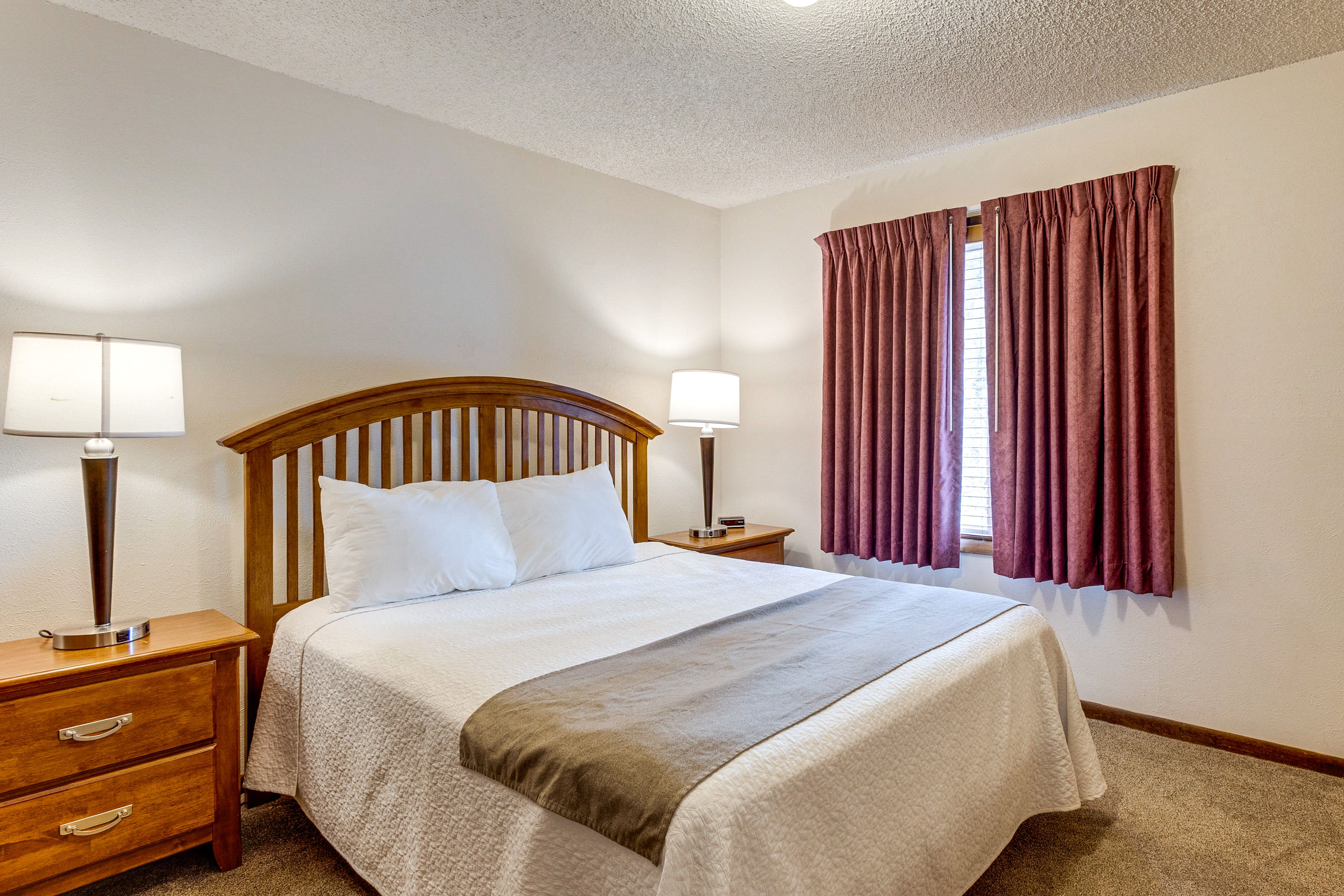 Bedroom 1 | Queen Bed | Upper Level