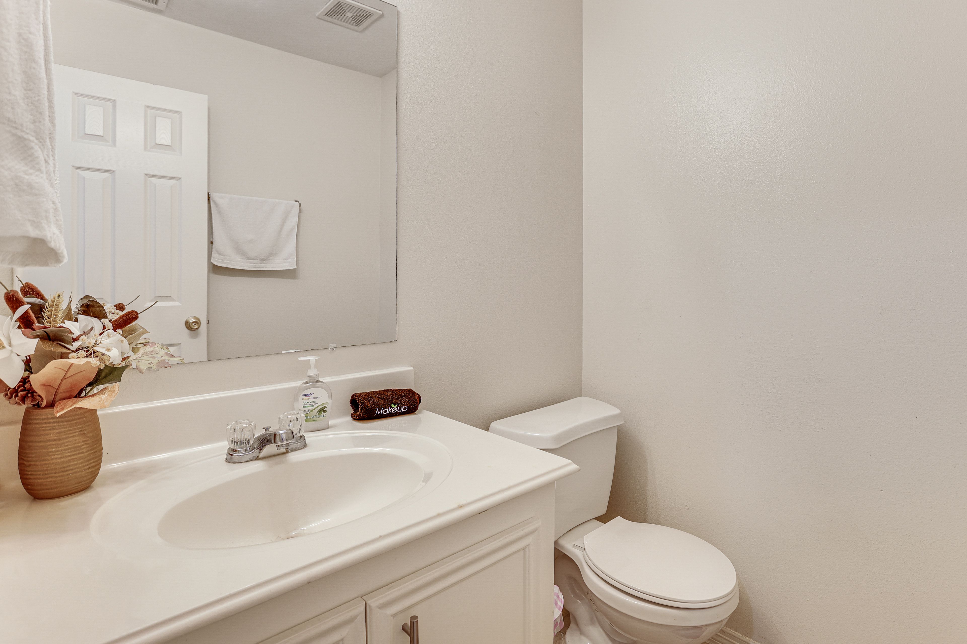 Half Bath | 1st Floor