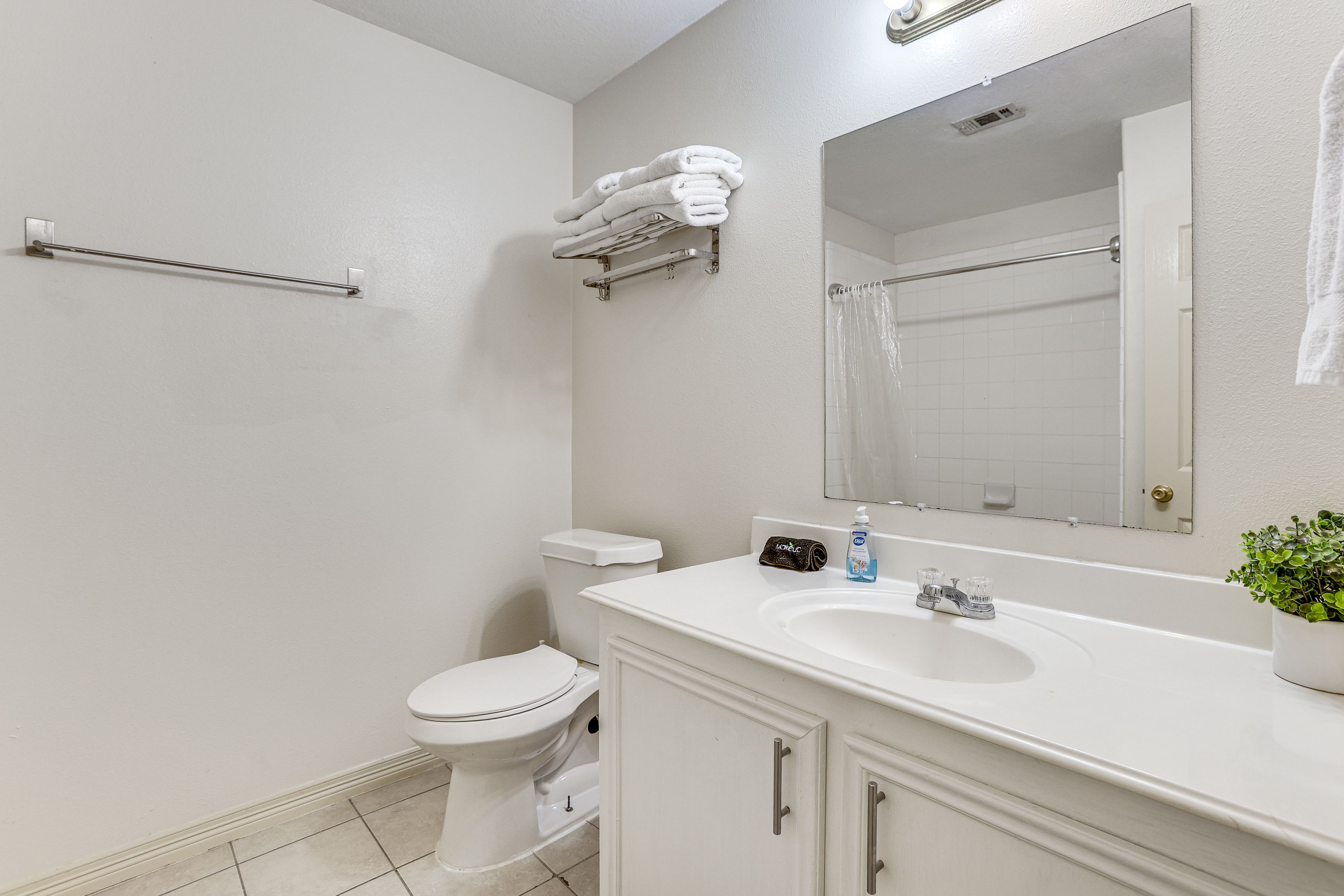 Full Bath | 2nd Floor