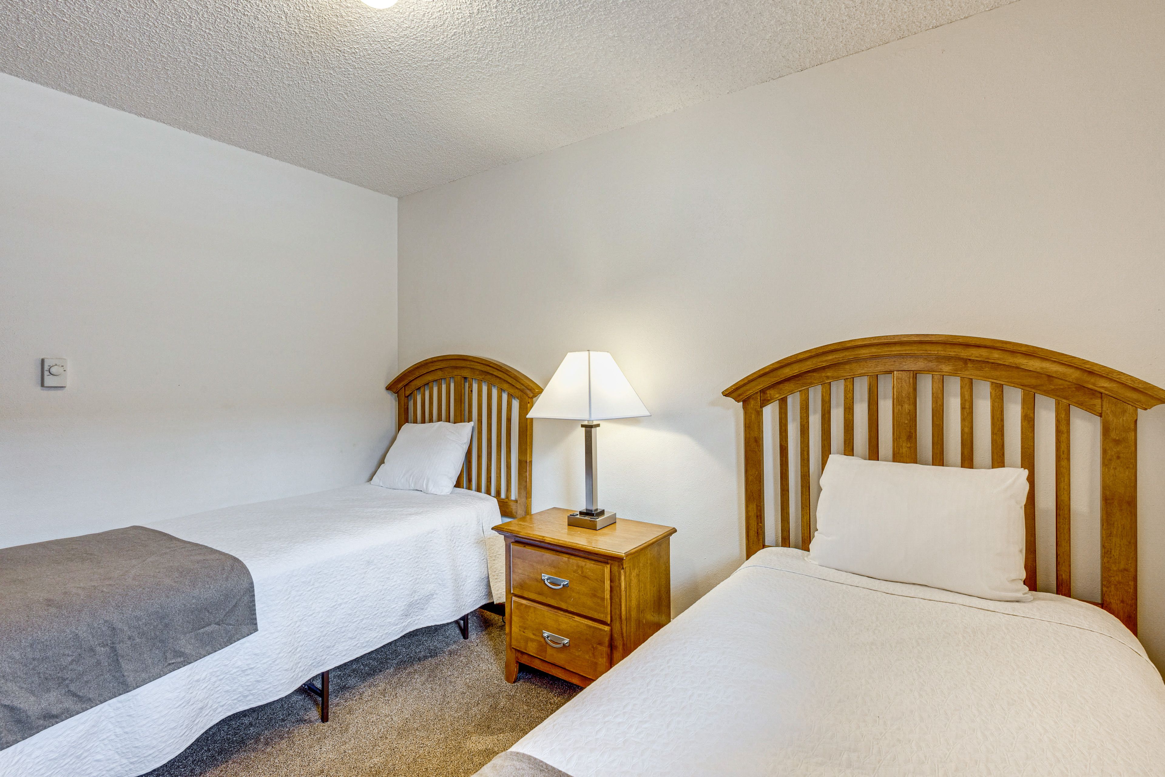 Bedroom 2 | 2 Twin Beds | 2nd Floor