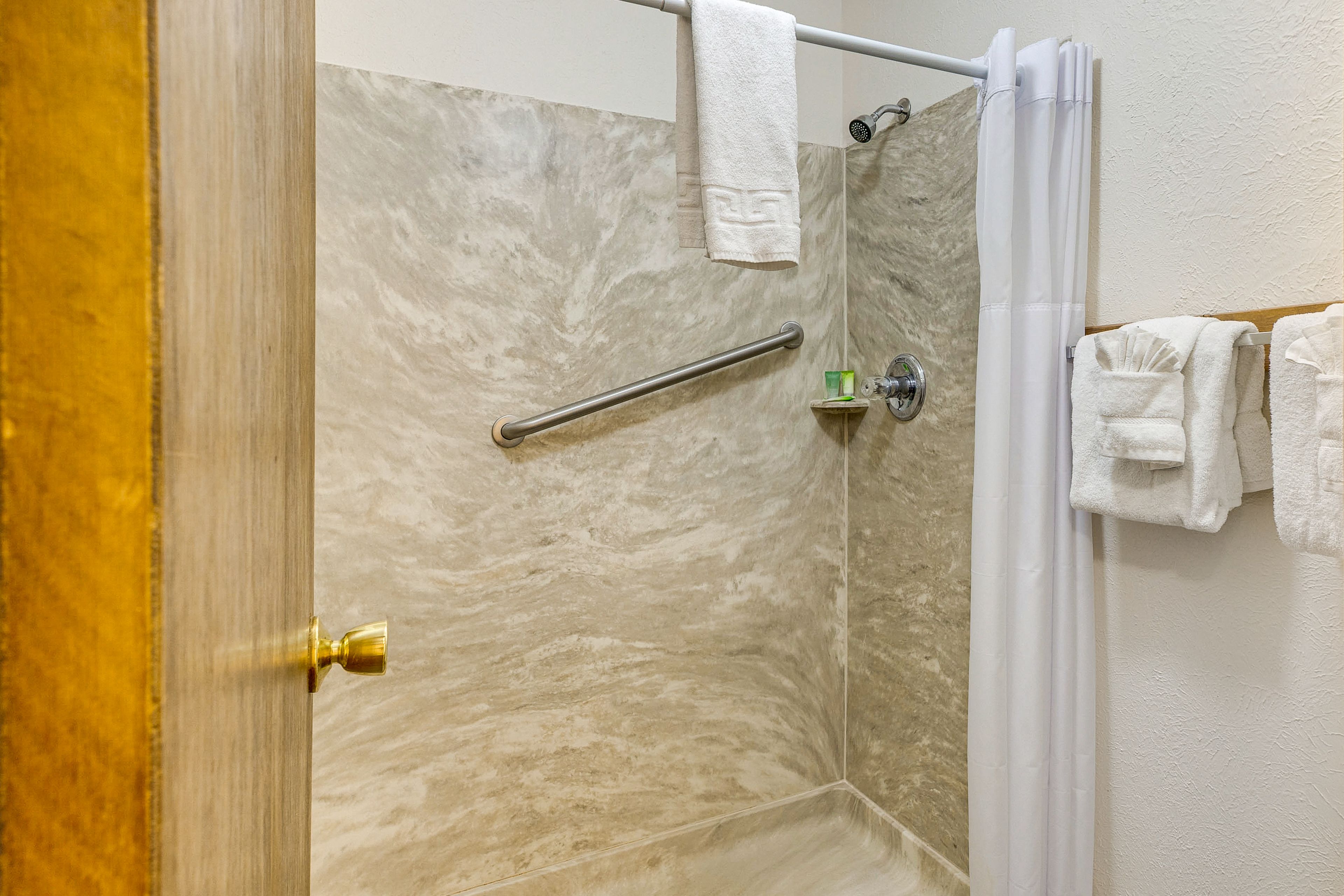 Full Bathroom | 2nd Floor