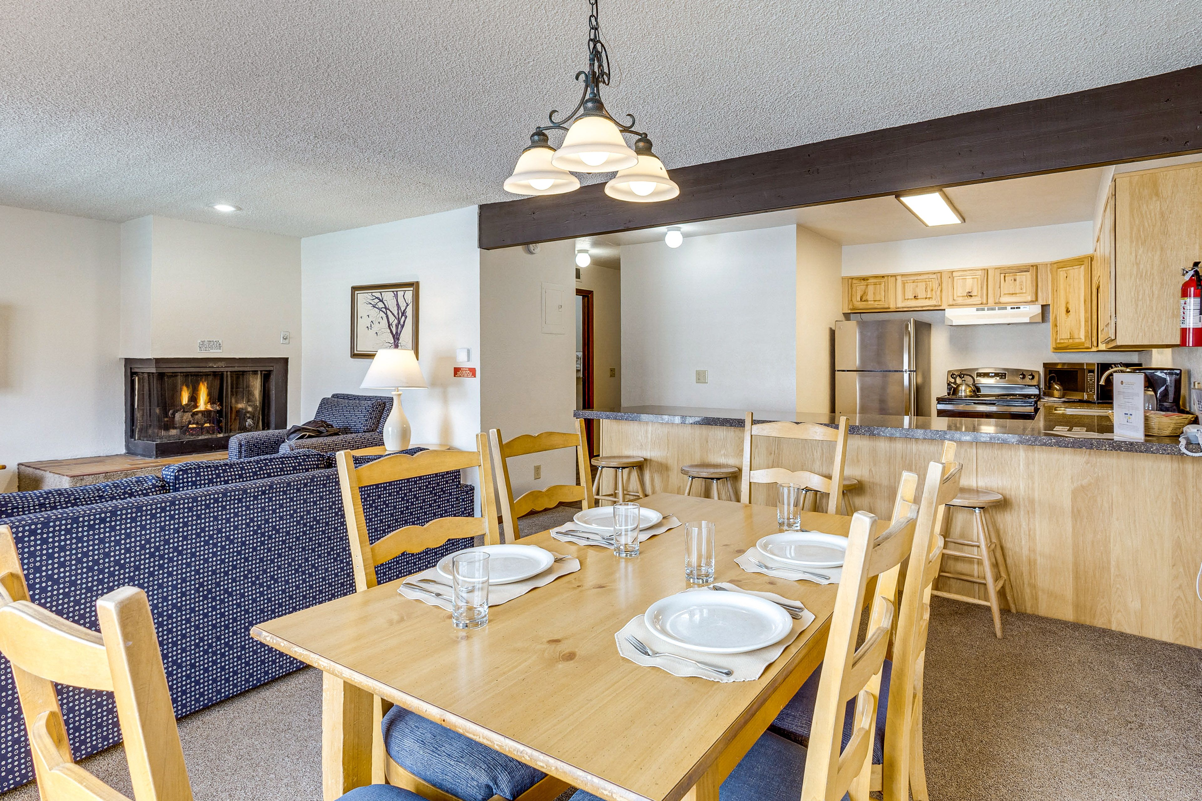 Kitchen & Dining Area