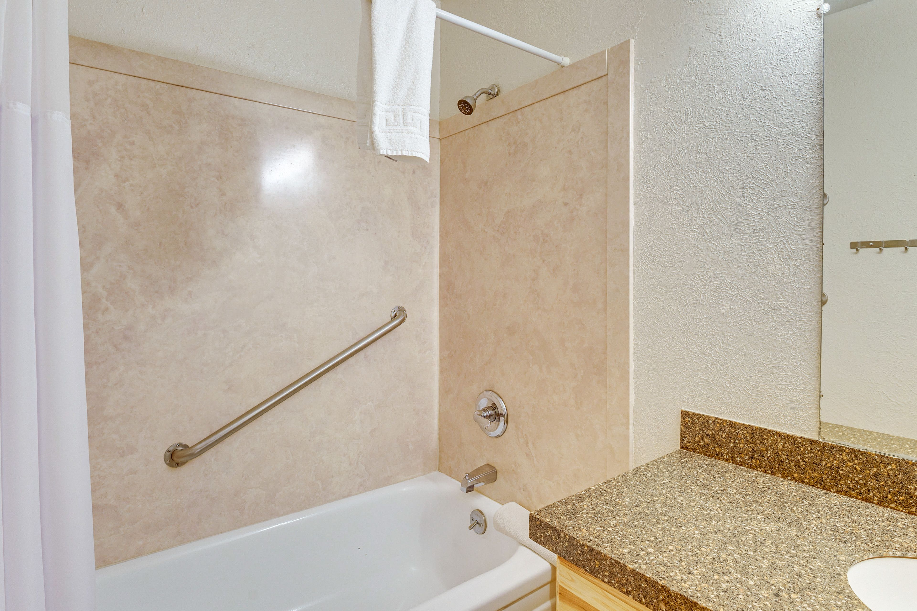 Full Bathroom | 2nd Floor