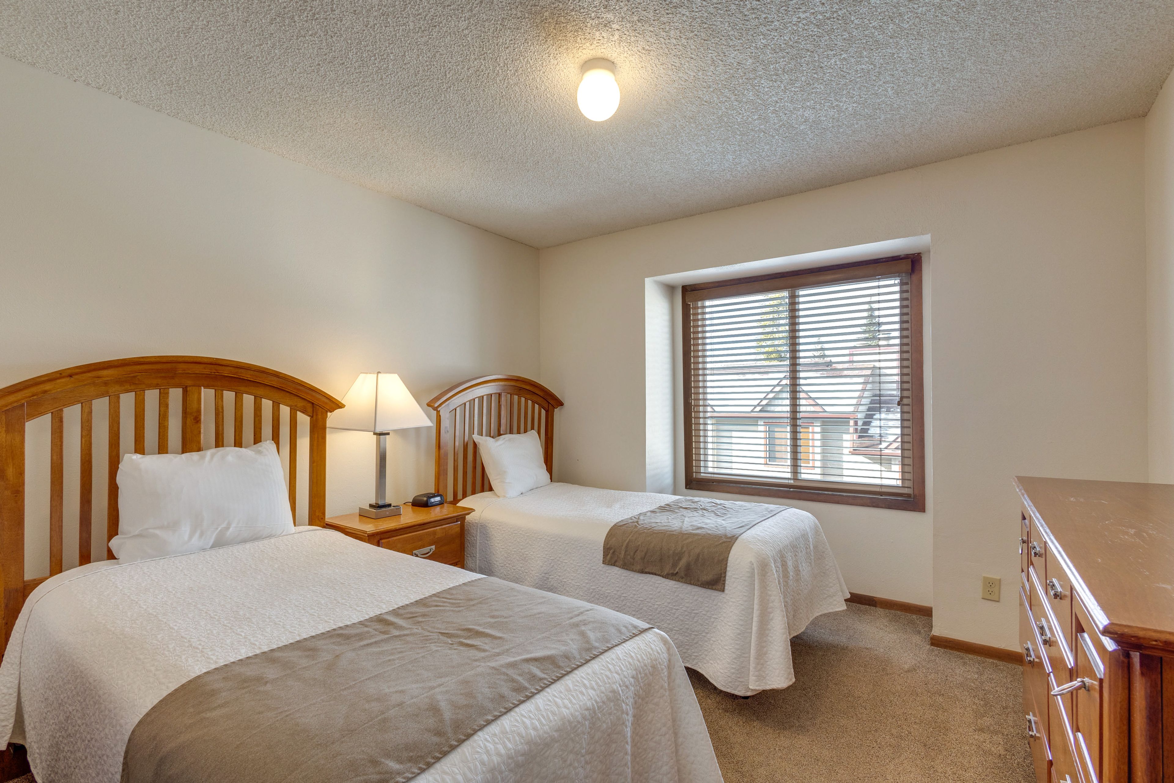 Bedroom 2 | 2 Twin Beds | 2nd Floor