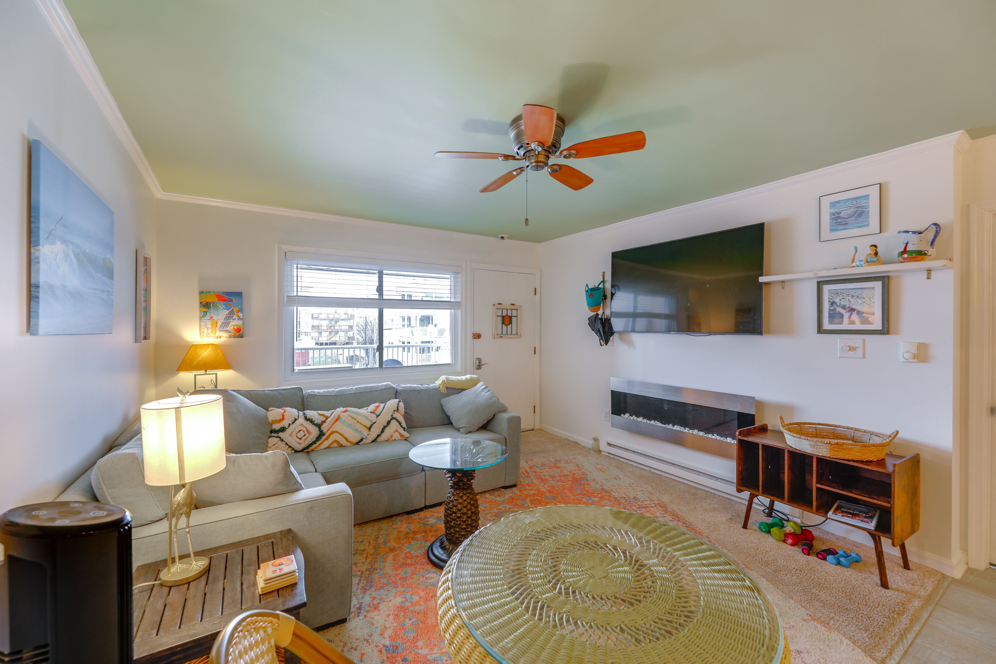 Living Room | Smart TV