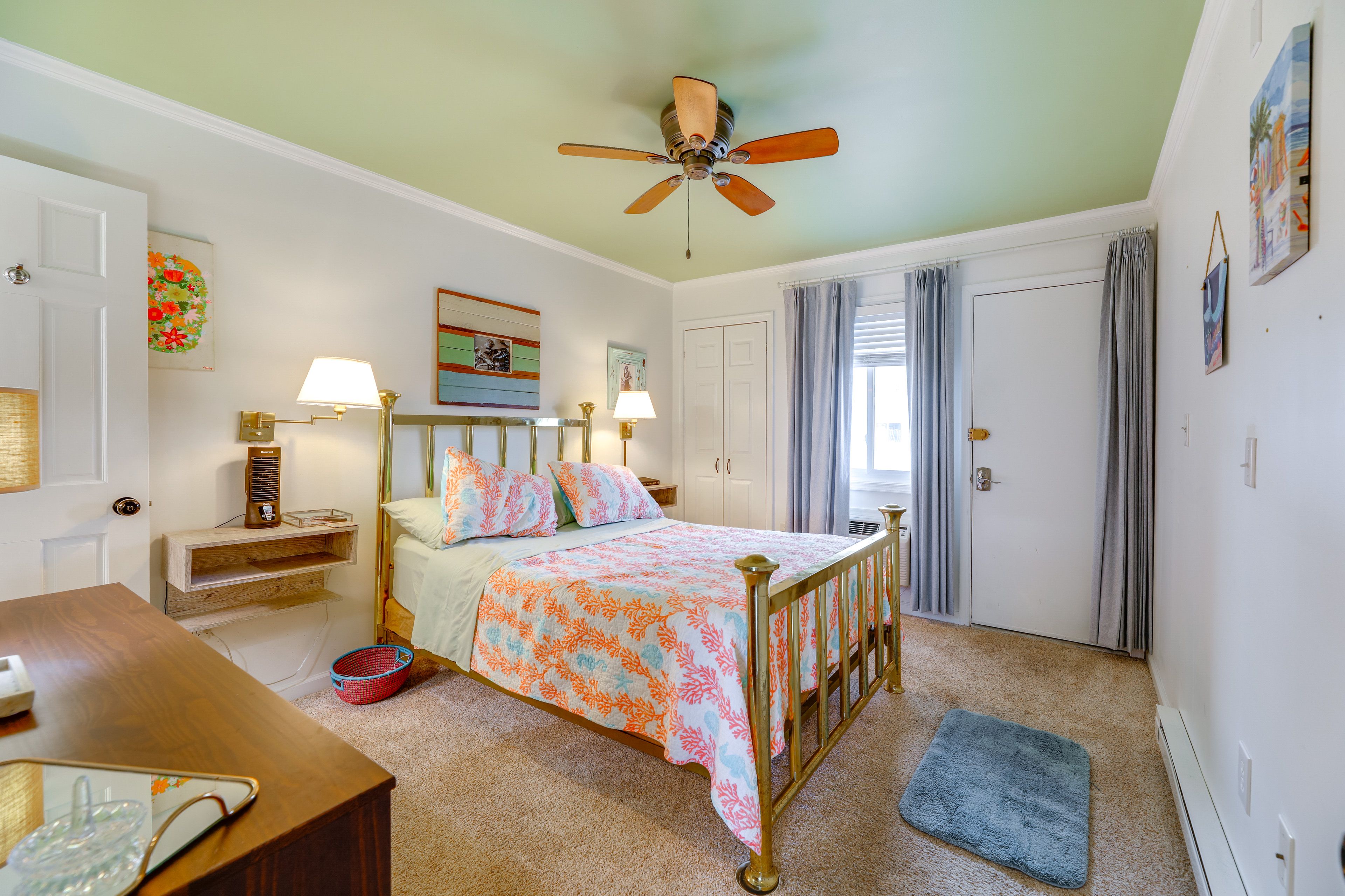 Bedroom 1 | Full Bed | Smart TV