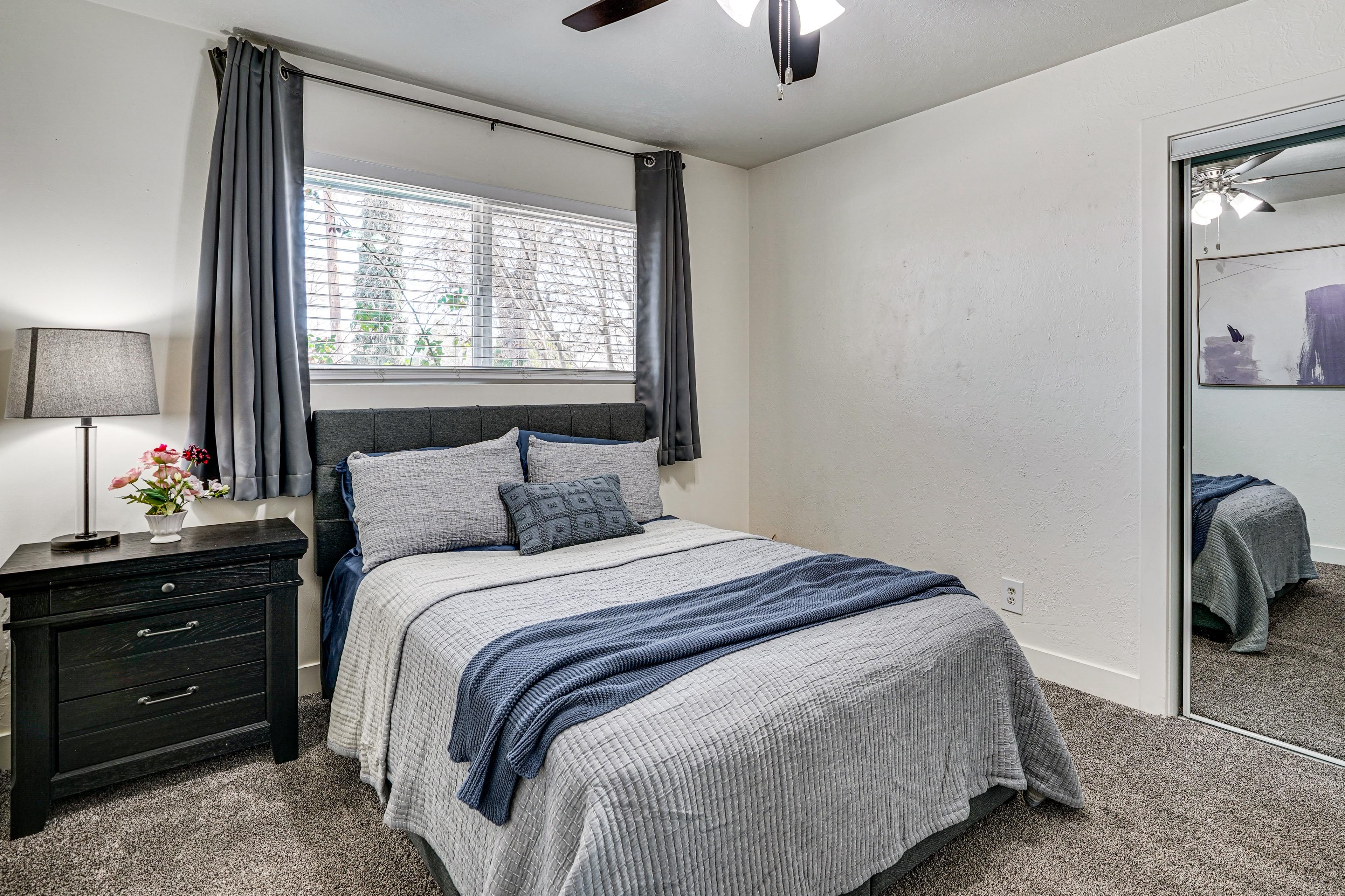 Bedroom 3 | Queen Bed