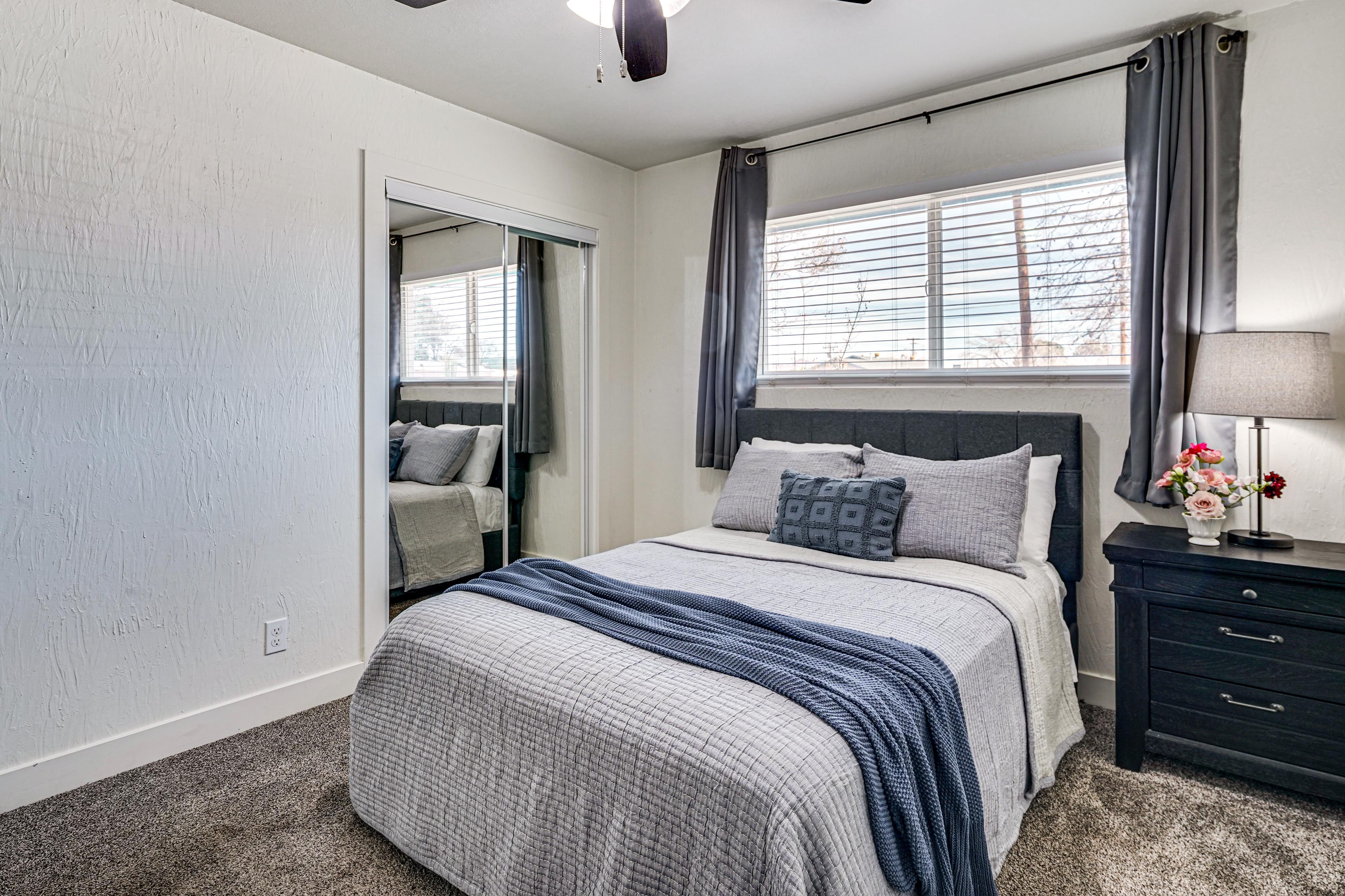 Bedroom 2 | Queen Bed