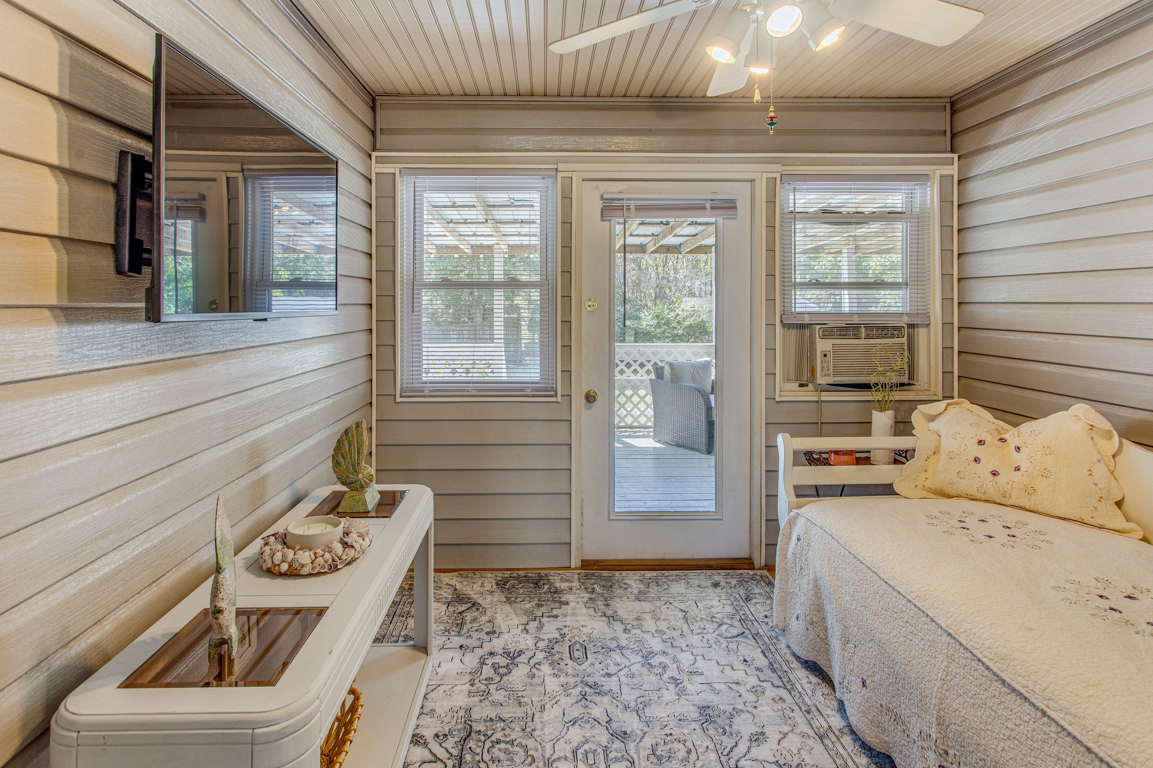 Sunroom | Twin Daybed