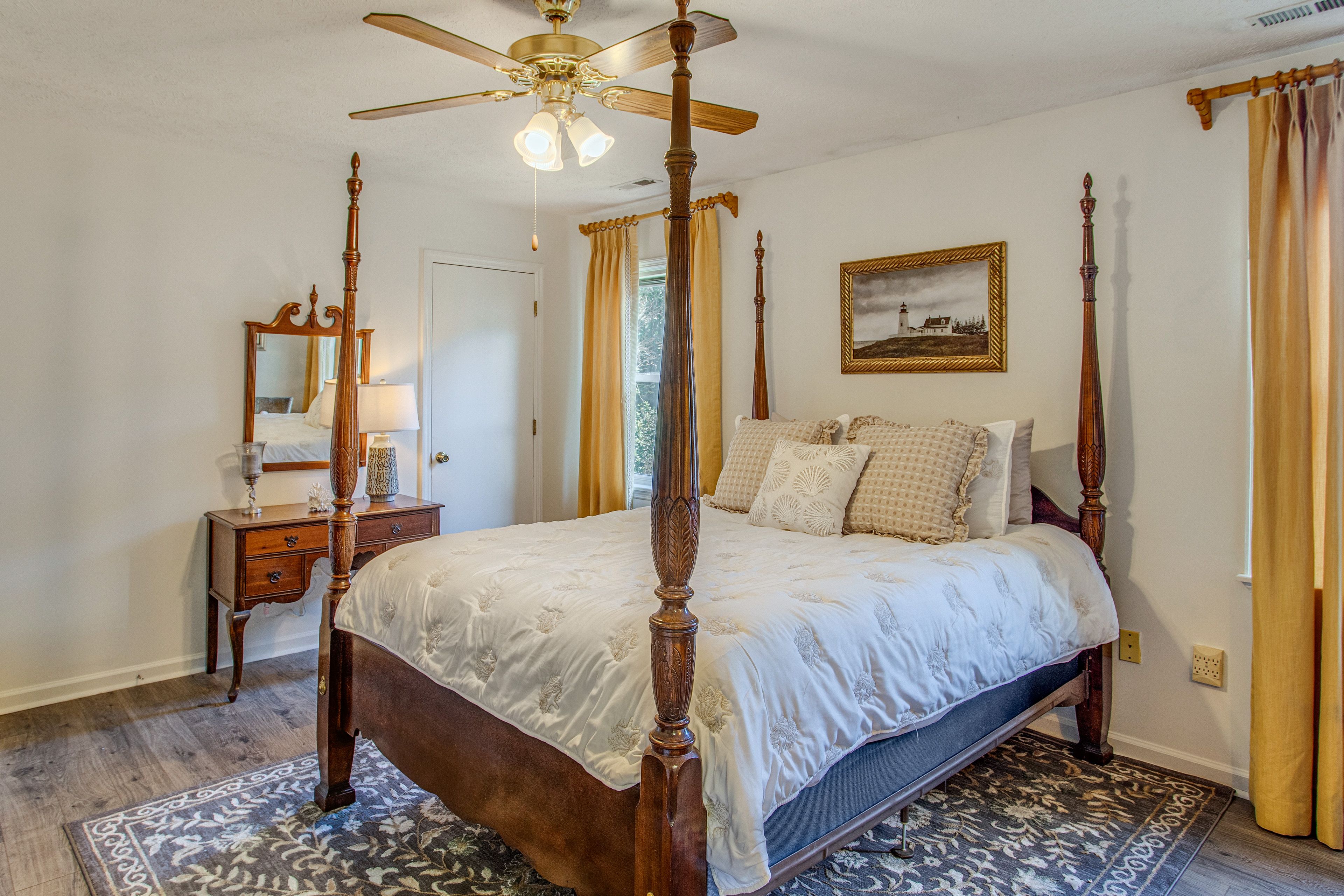 Bedroom 1 | Queen Bed