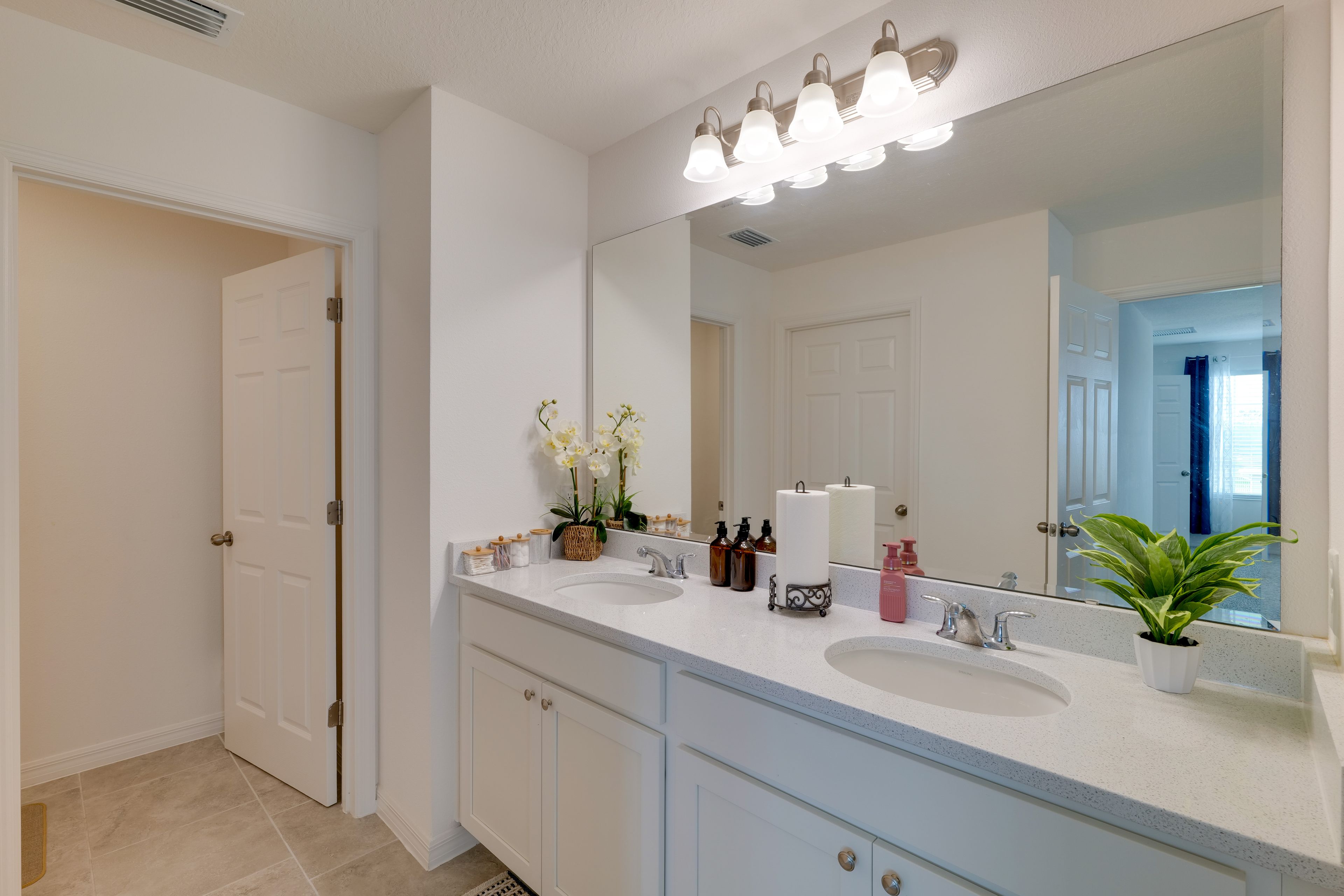 En-Suite Bathroom | 2nd Floor