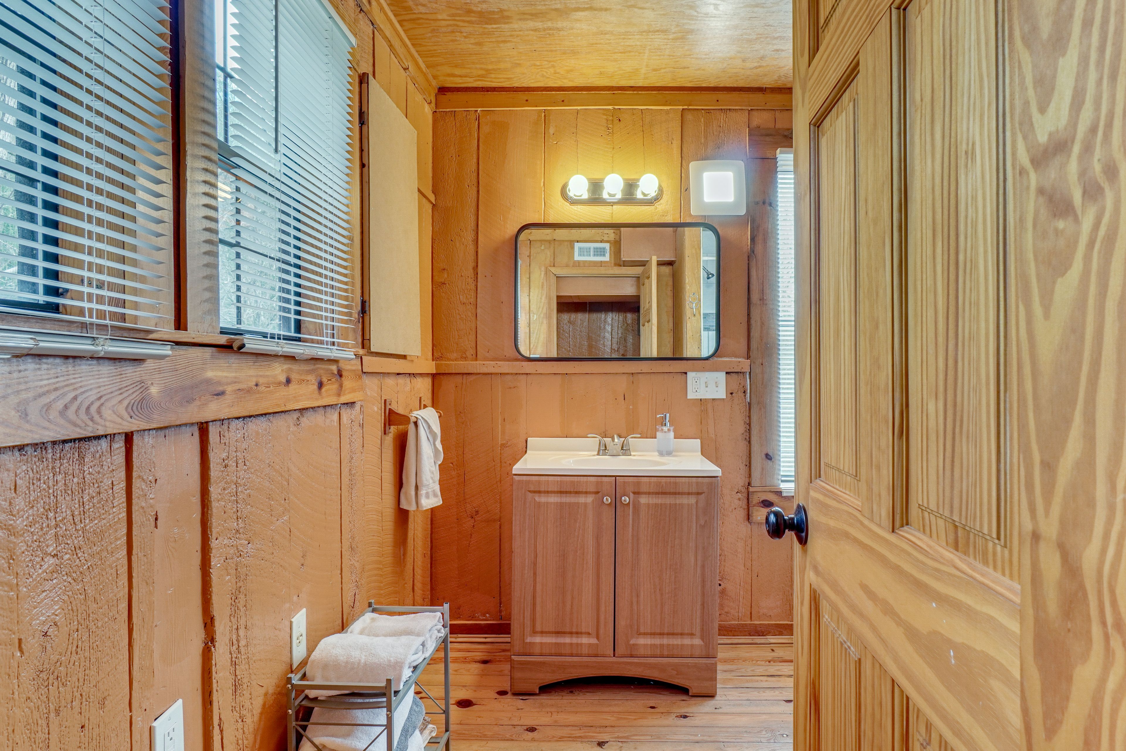 Full Bathroom | 1st Floor