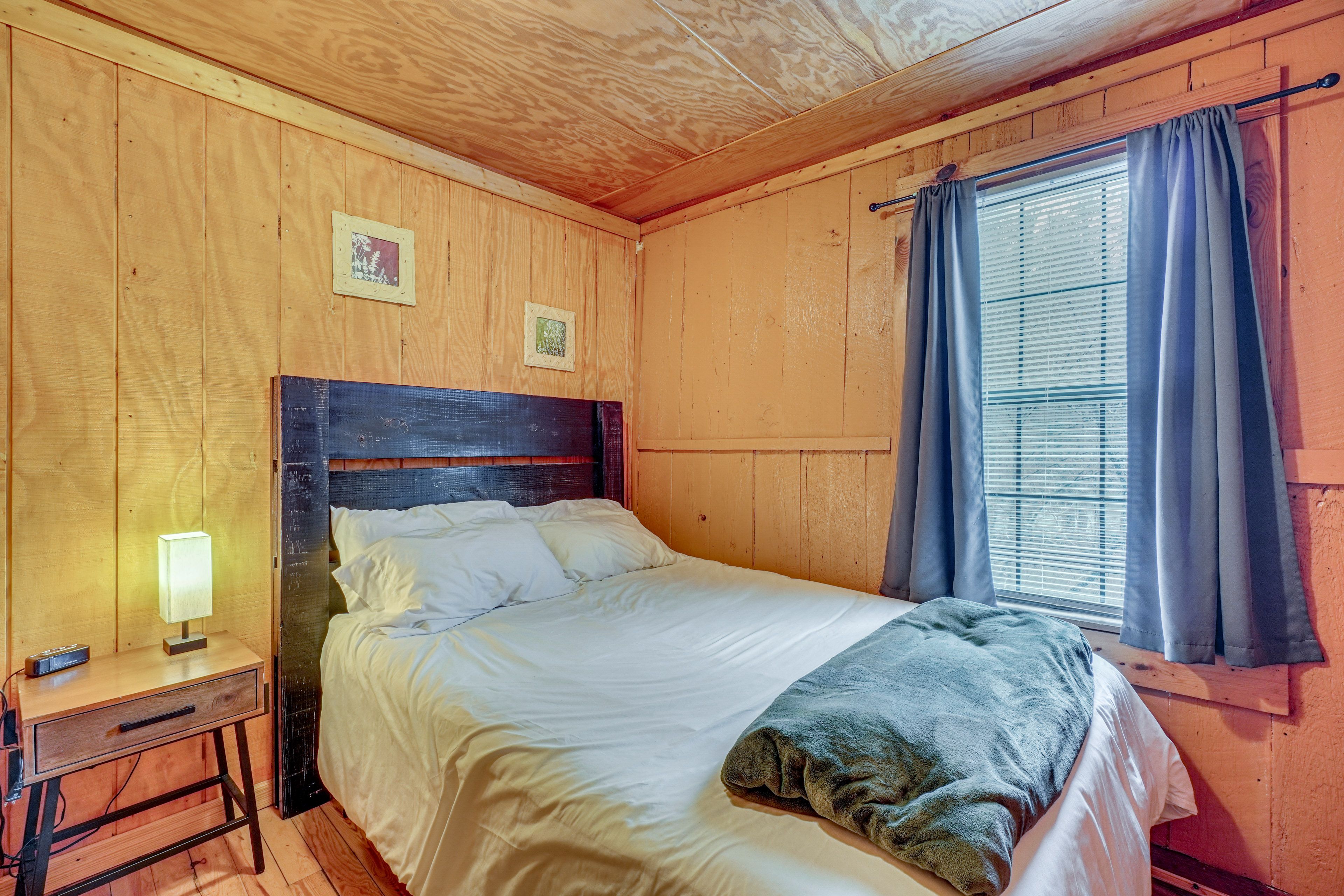 Bedroom 3 | Queen Bed | 1st Floor