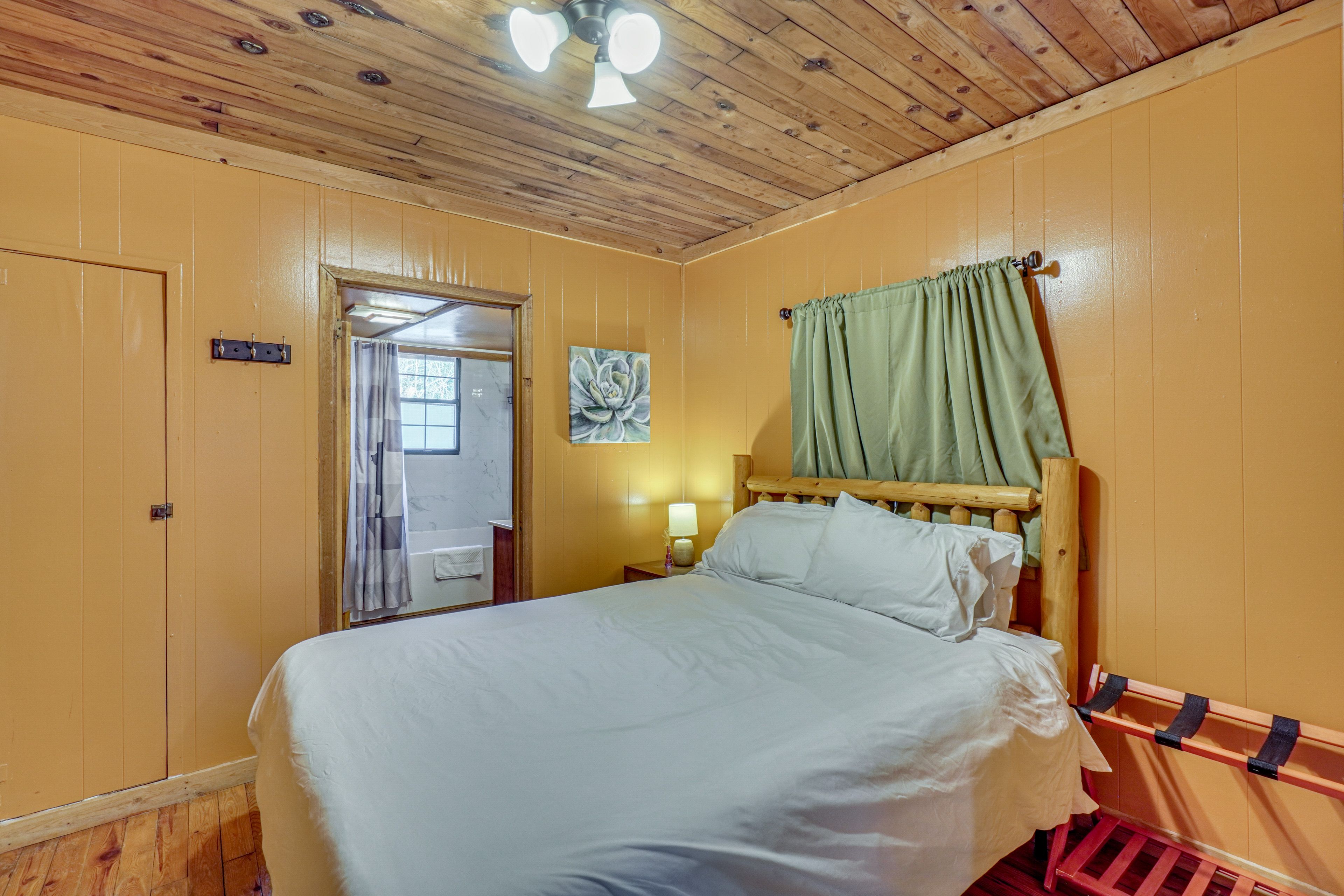 Bedroom 1 | Queen Bed | 2nd Floor