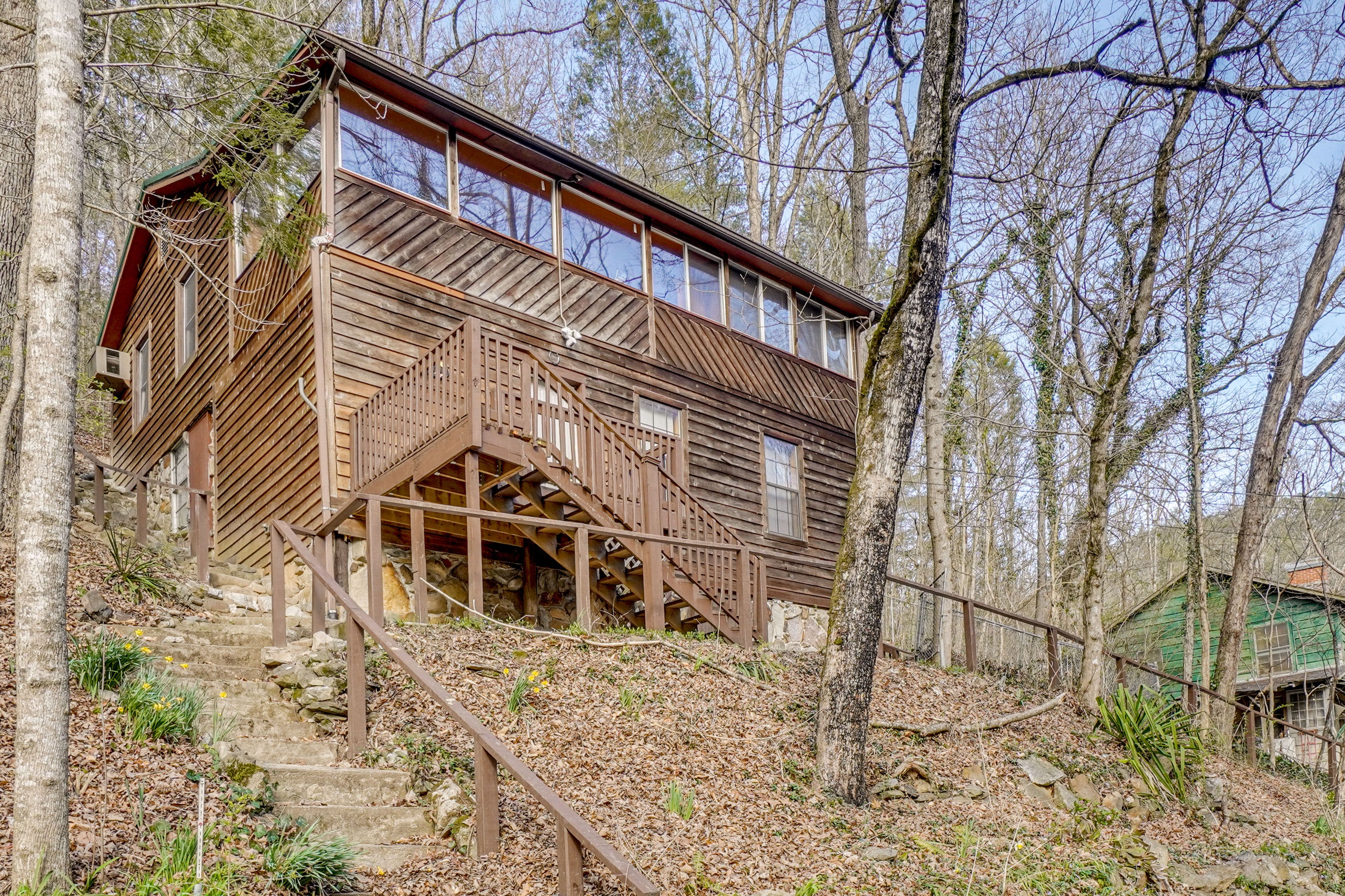 Property Exterior | Driveway (2 Vehicles)