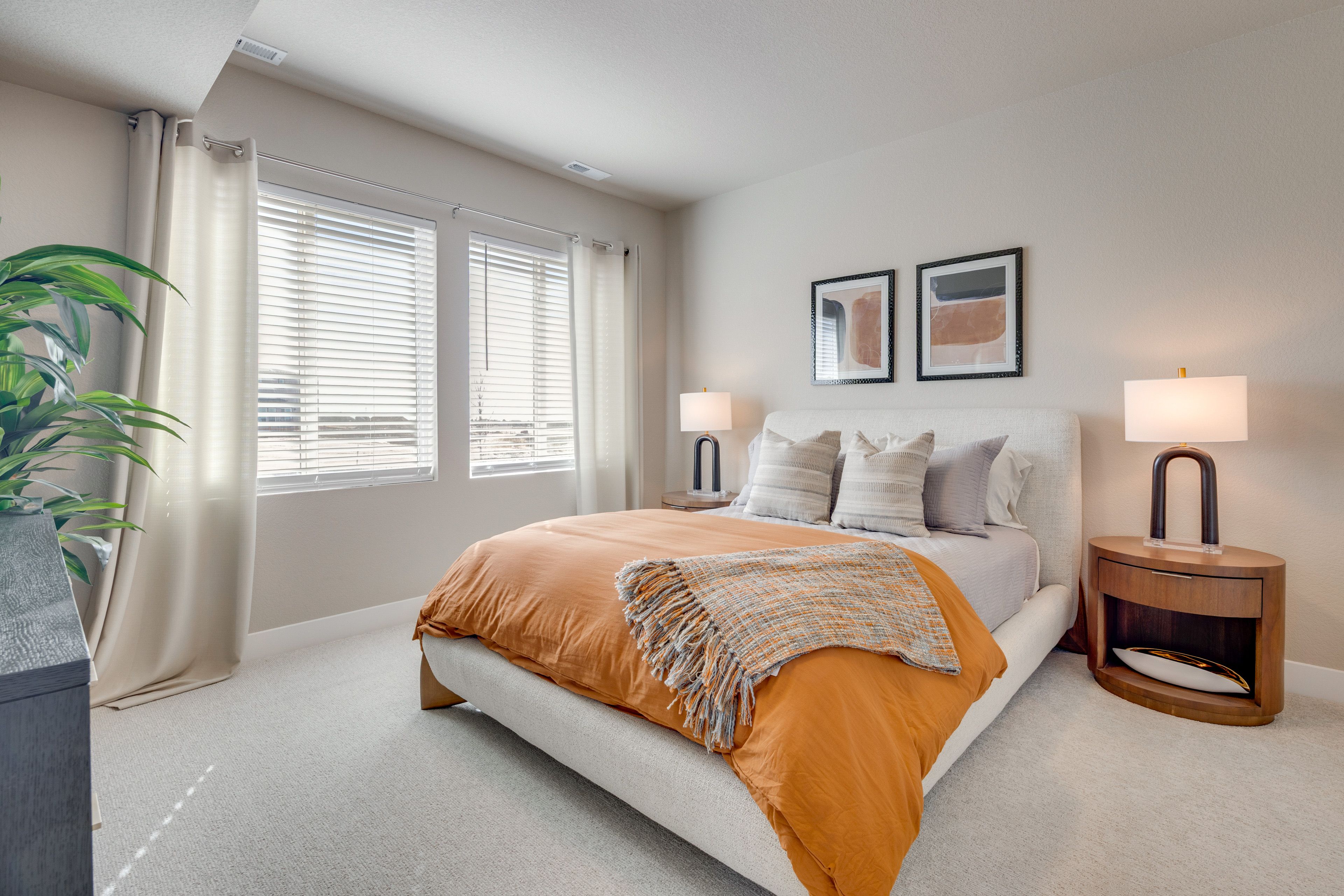 Bedroom 1 | Queen Bed | 1st Floor