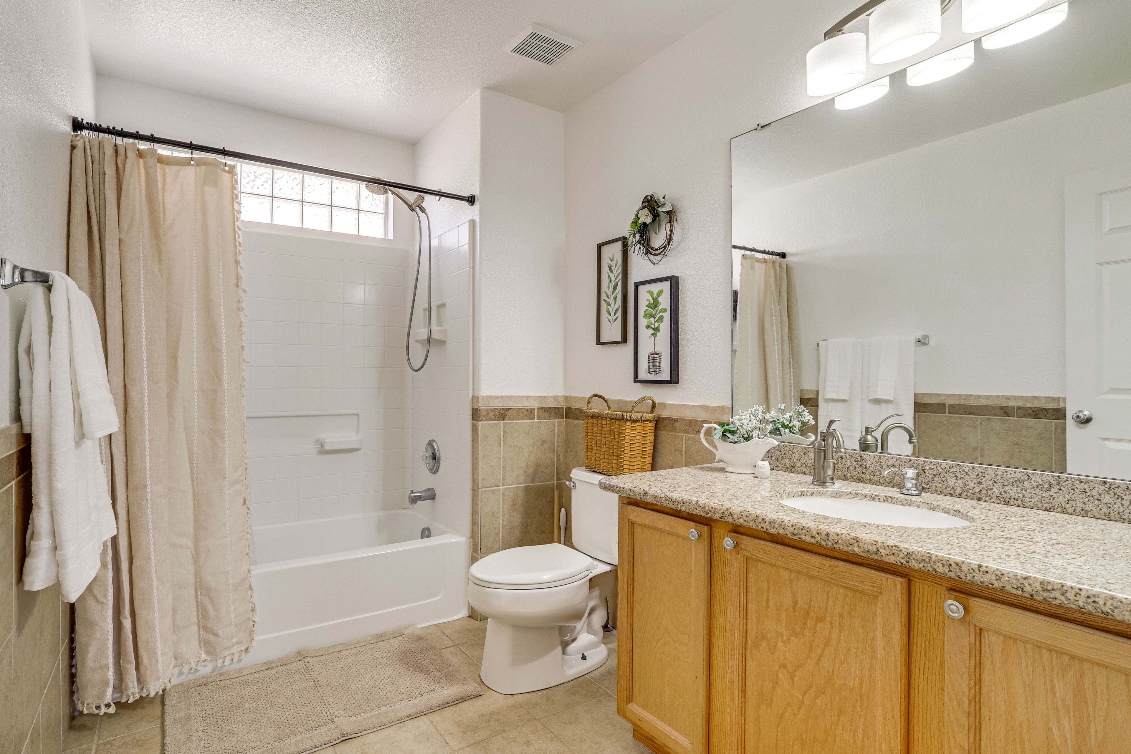 Bathroom | 2nd Floor