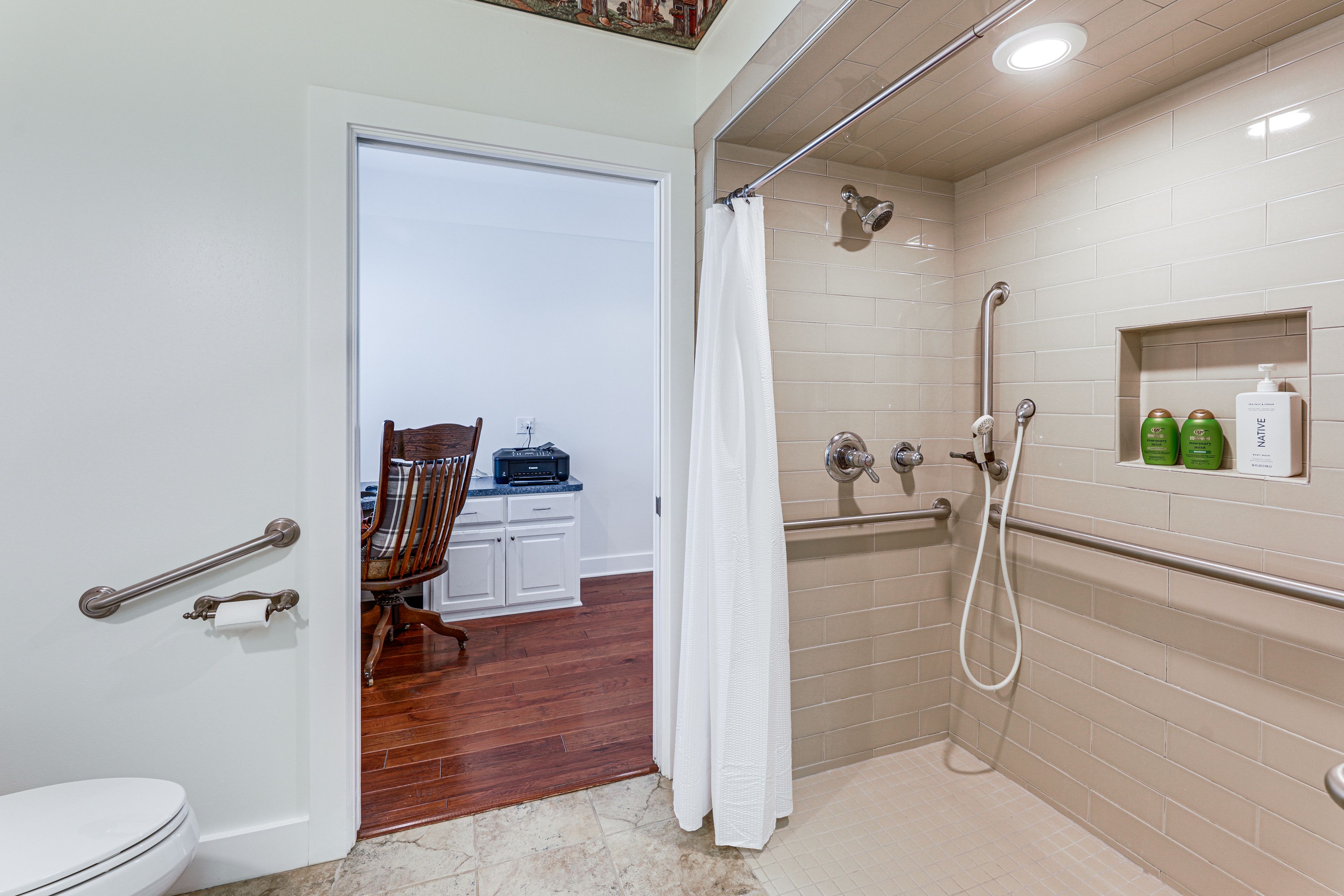 Full Bath | 1st Floor