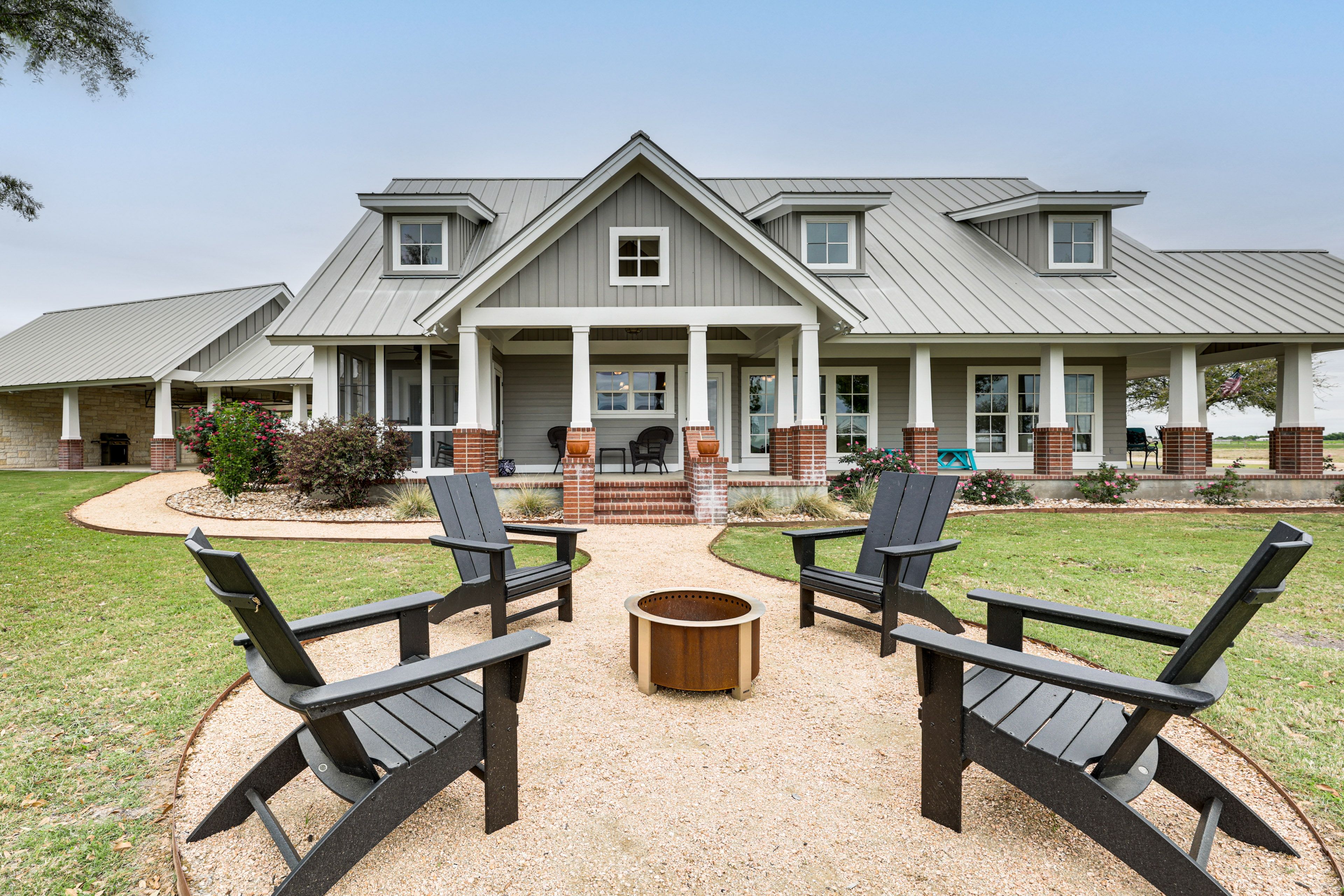 Thorndale Vacation Rental | 3BR | 3BA | 2,700 Sq Ft