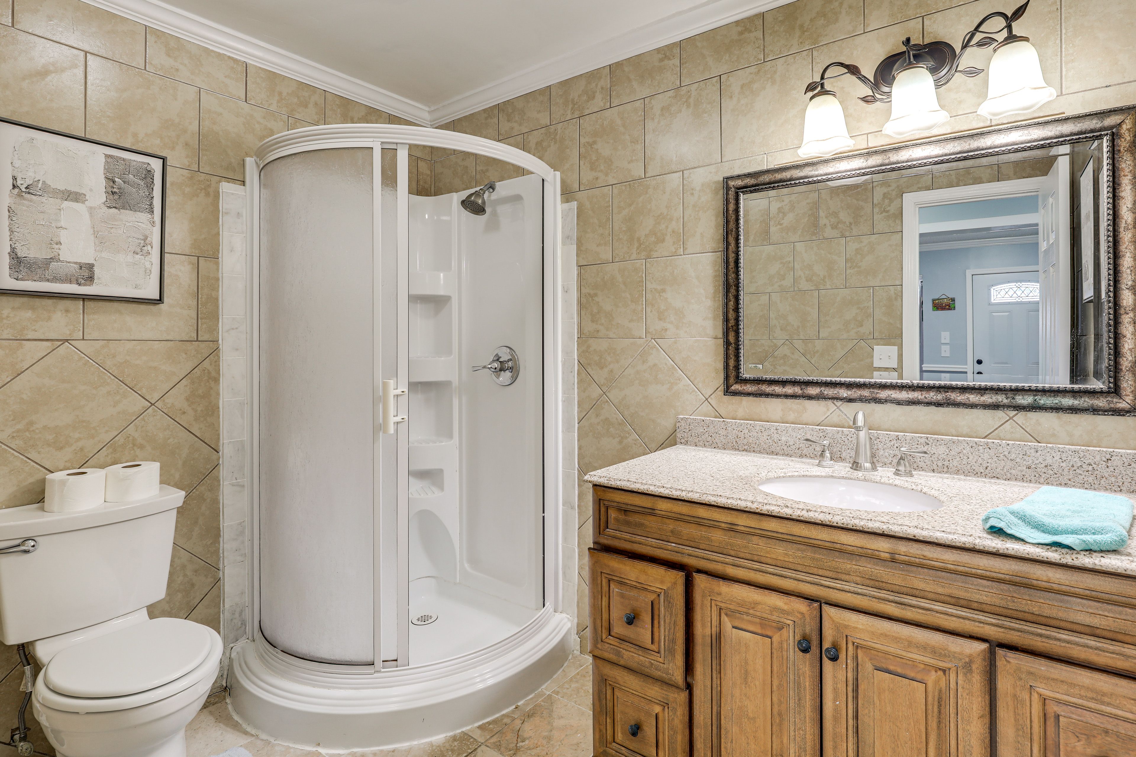 Full Bathroom | 1st Floor