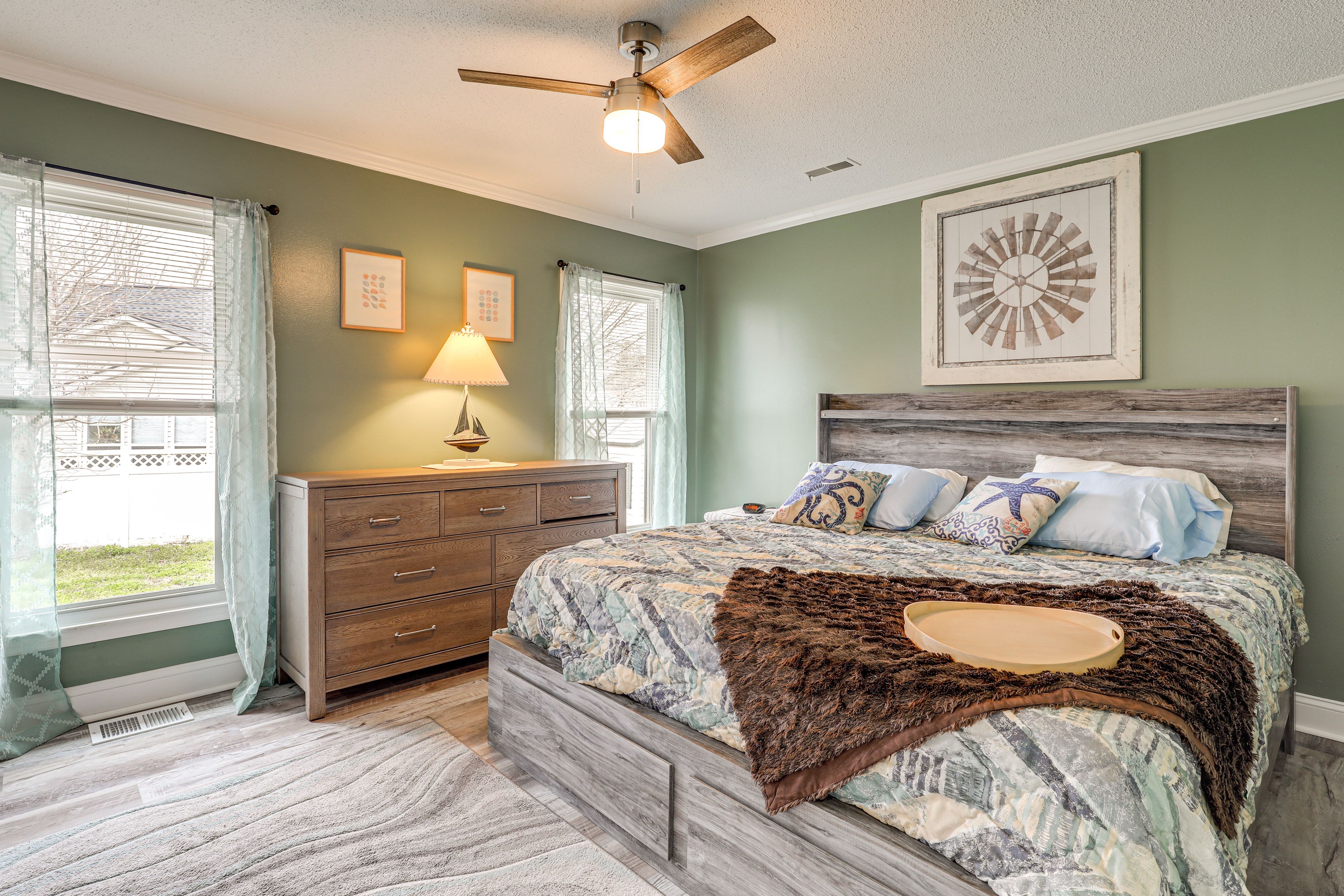 Bedroom 1 | King Bed | 1st Floor