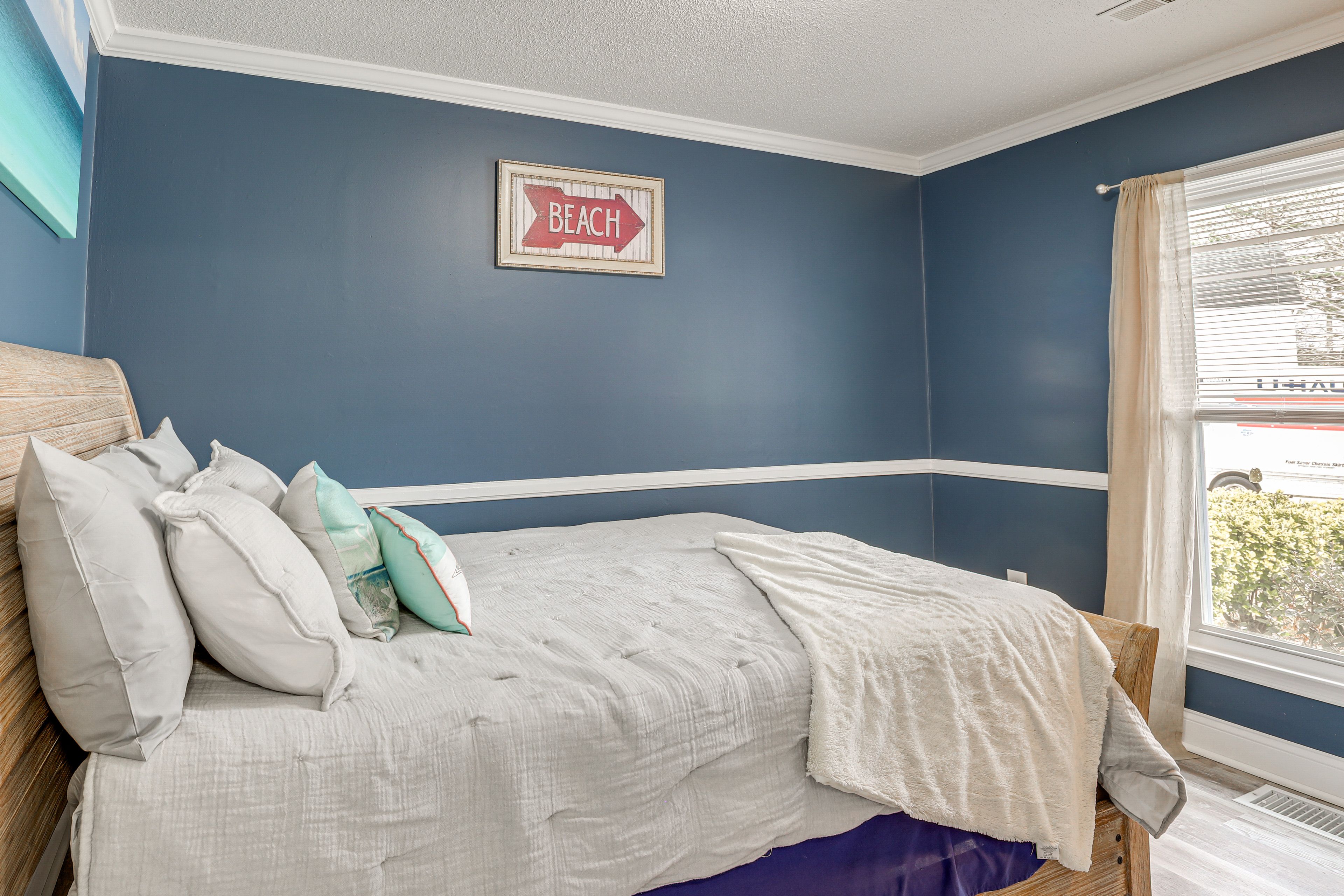 Bedroom 2 | Queen Bed | 1st Floor