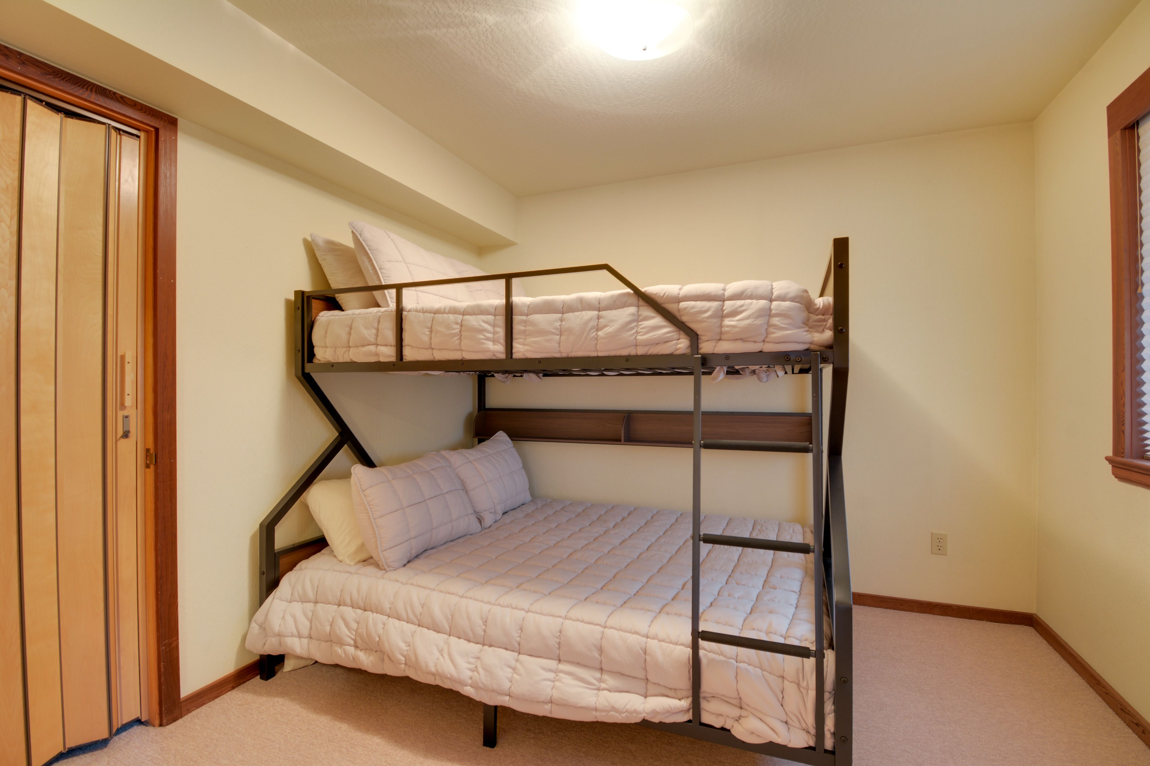 Bedroom 3 | Twin/Queen Bunk Bed | Lower Level