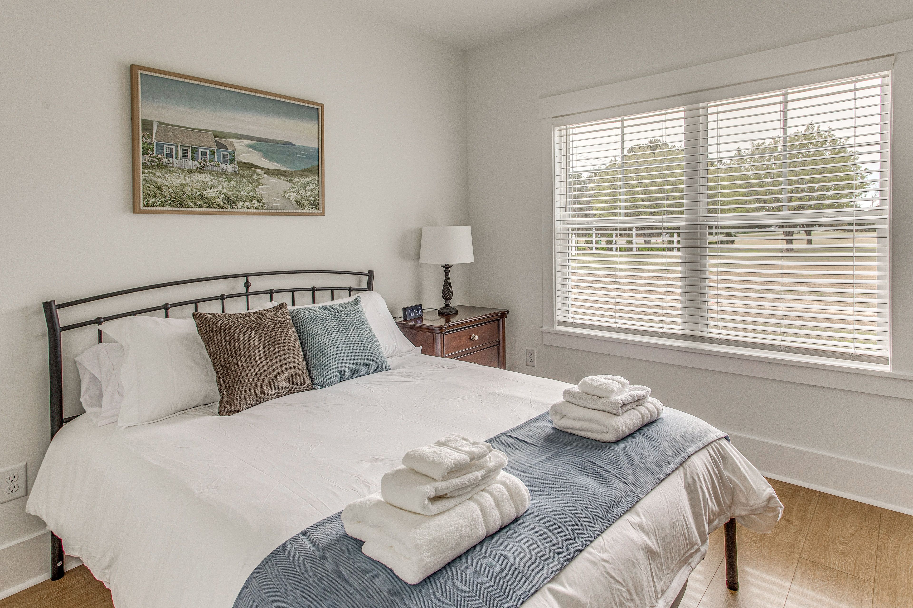Bedroom 2 | Queen Bed