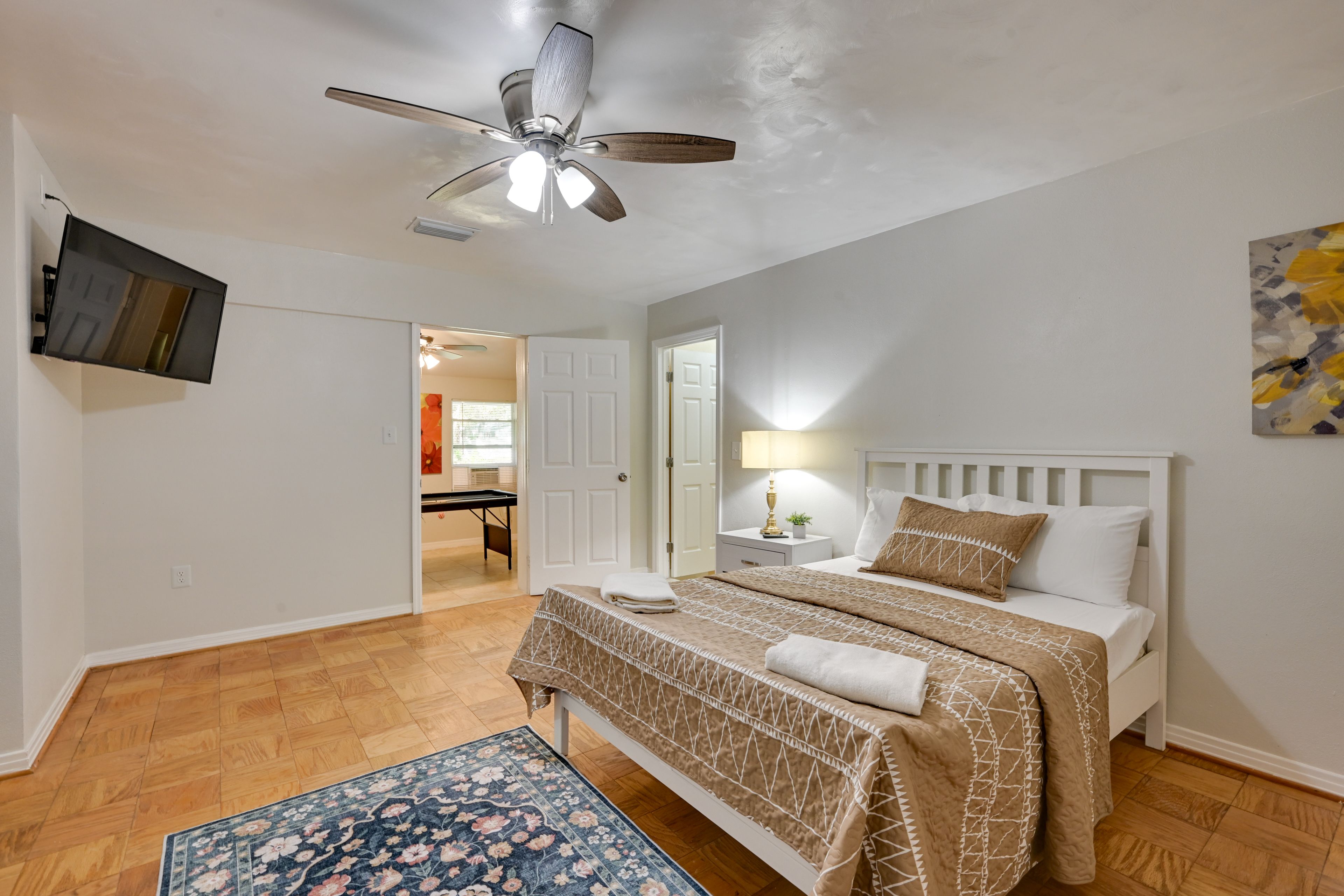 Bedroom 1 | King Bed