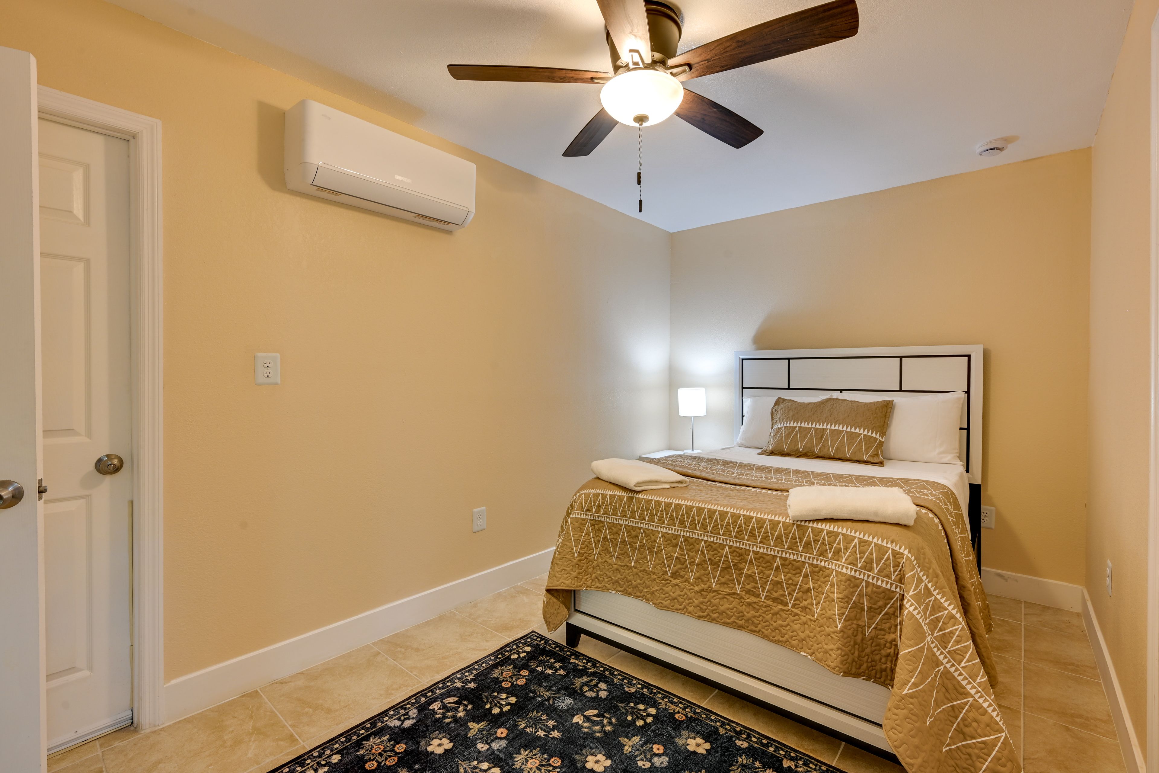 Bedroom 4 | Queen Bed