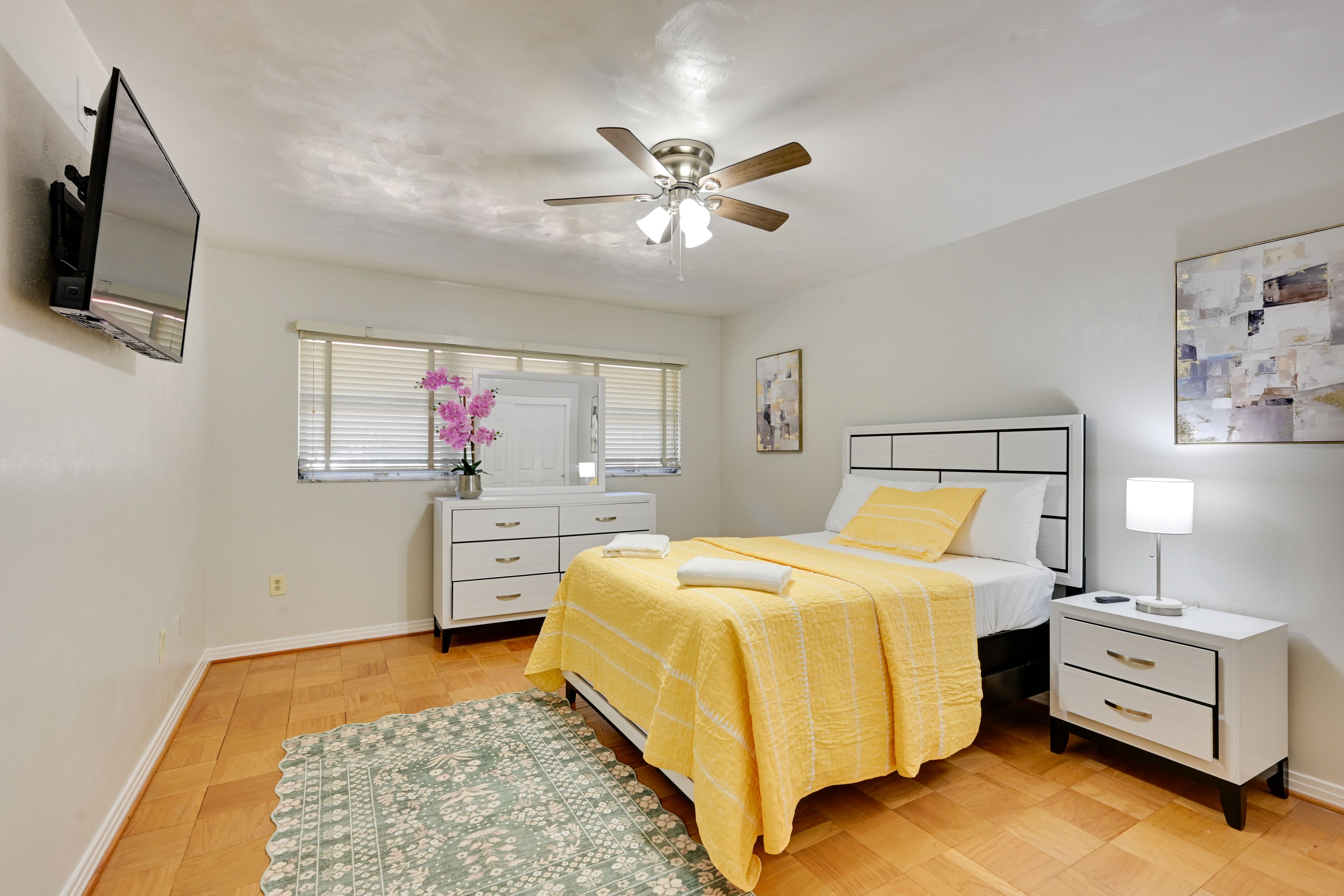 Bedroom 2 | Queen Bed