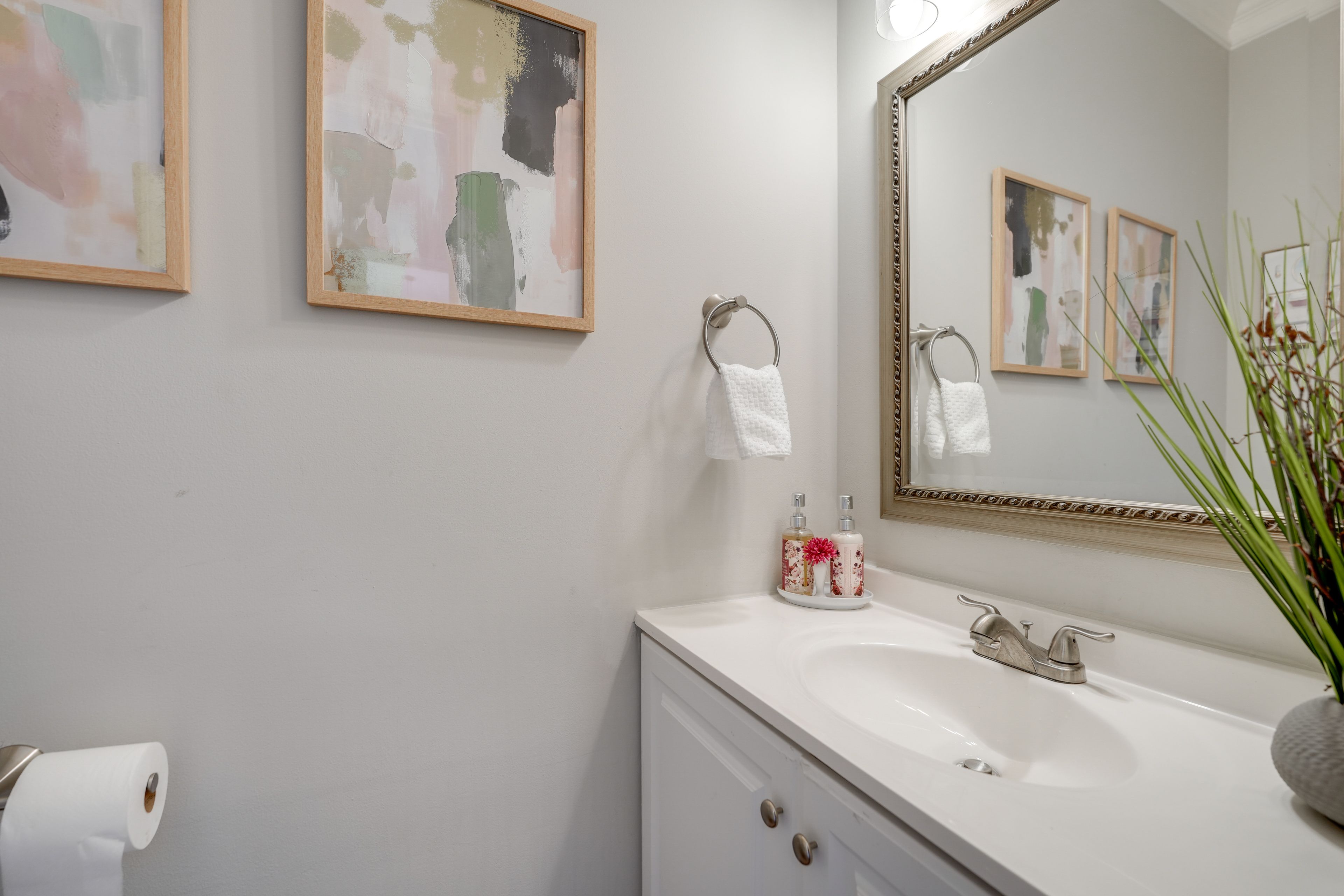 Half Bathroom | 1st Floor