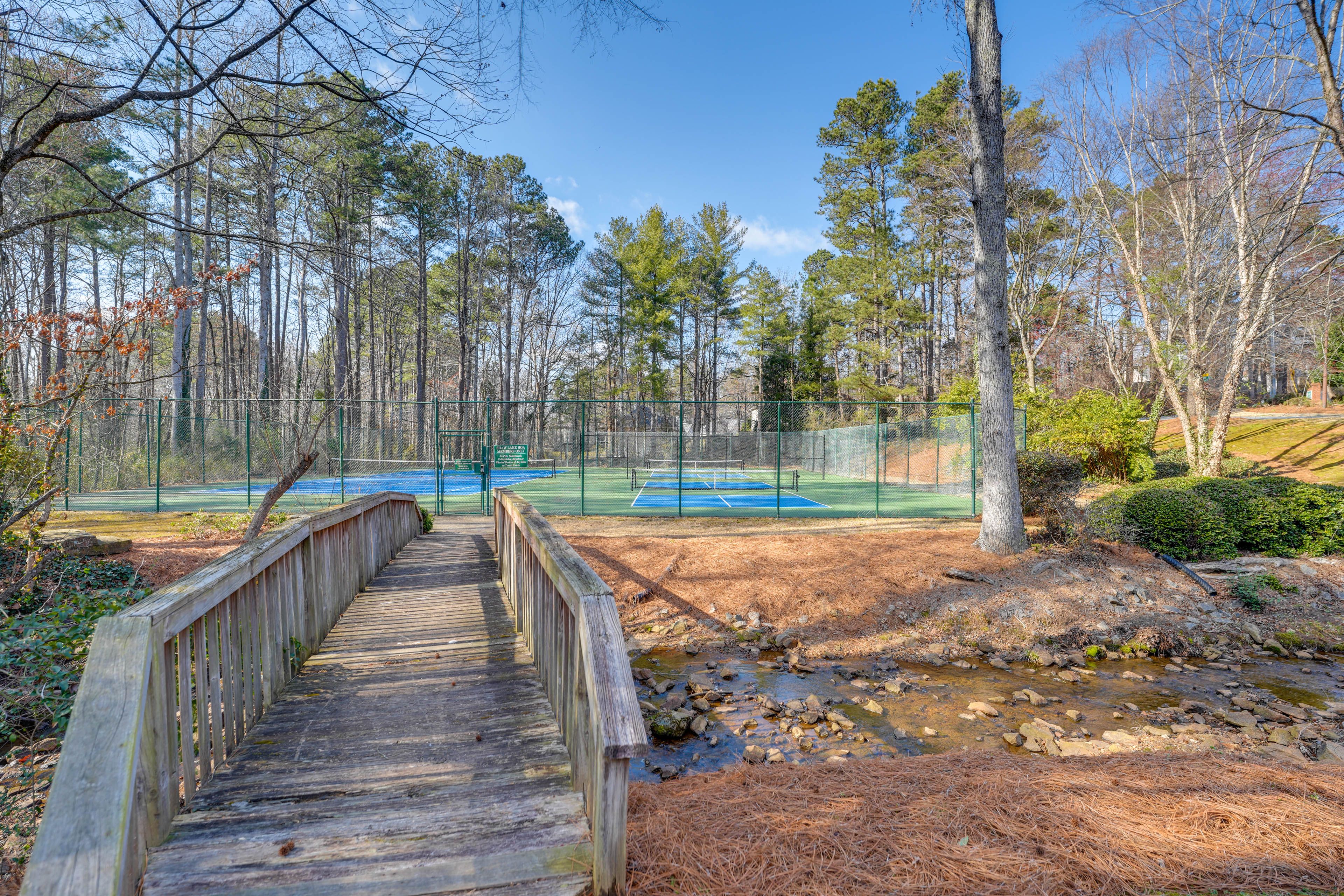Community Amenities | Show Lake