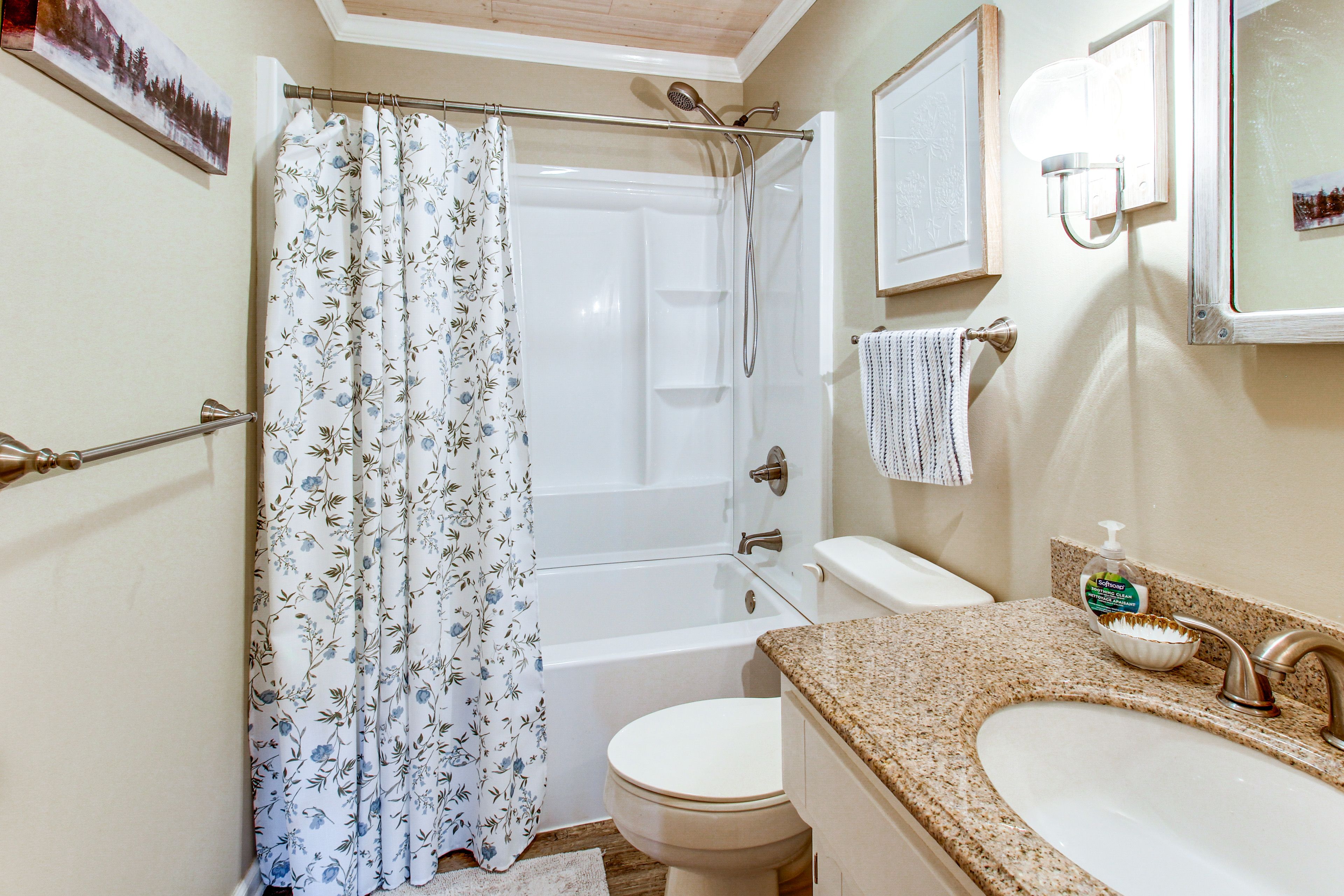 Full Bathroom | Main Level